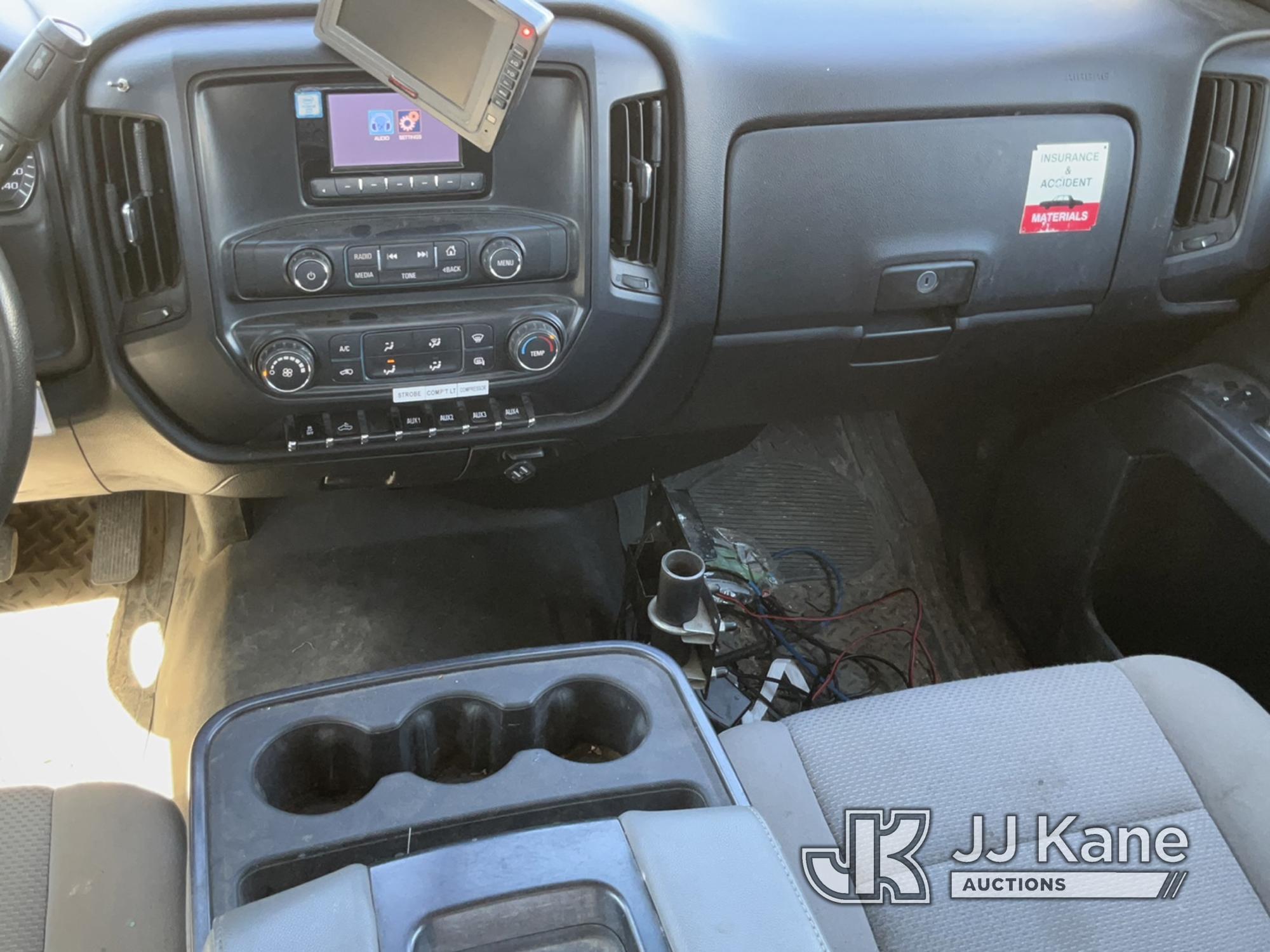 (South Beloit, IL) 2015 Chevrolet Silverado 2500HD Extended-Cab Pickup Truck Runs & Moves) (Rust Dam