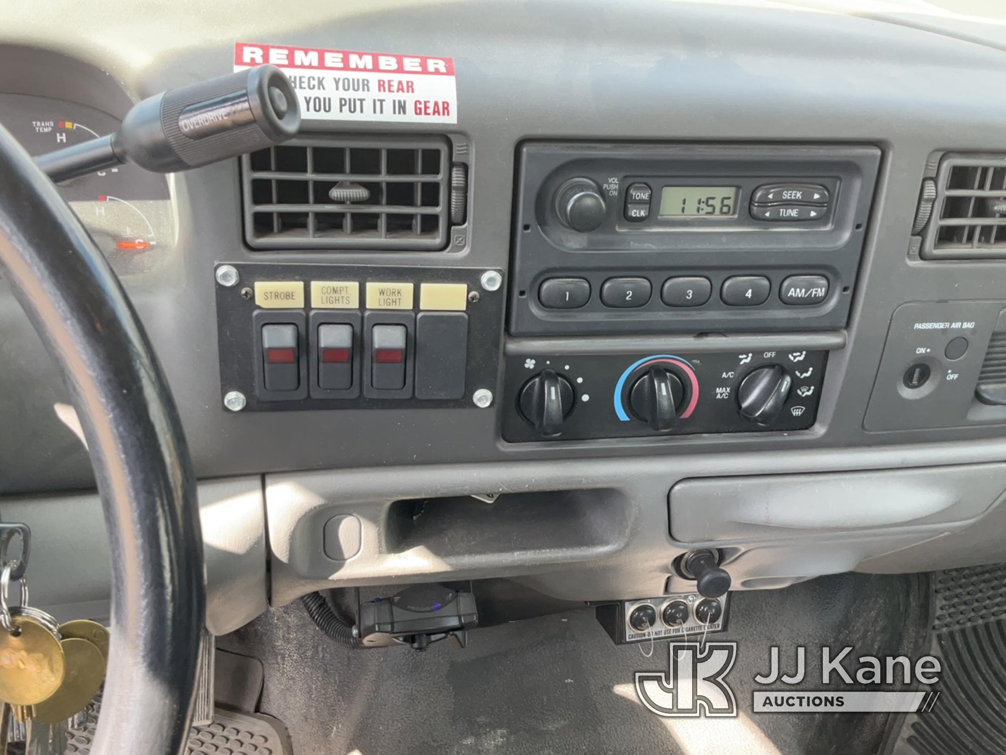 (Des Moines, IA) 2003 Ford F350 Extended-Cab Service Truck Runs, Moves
