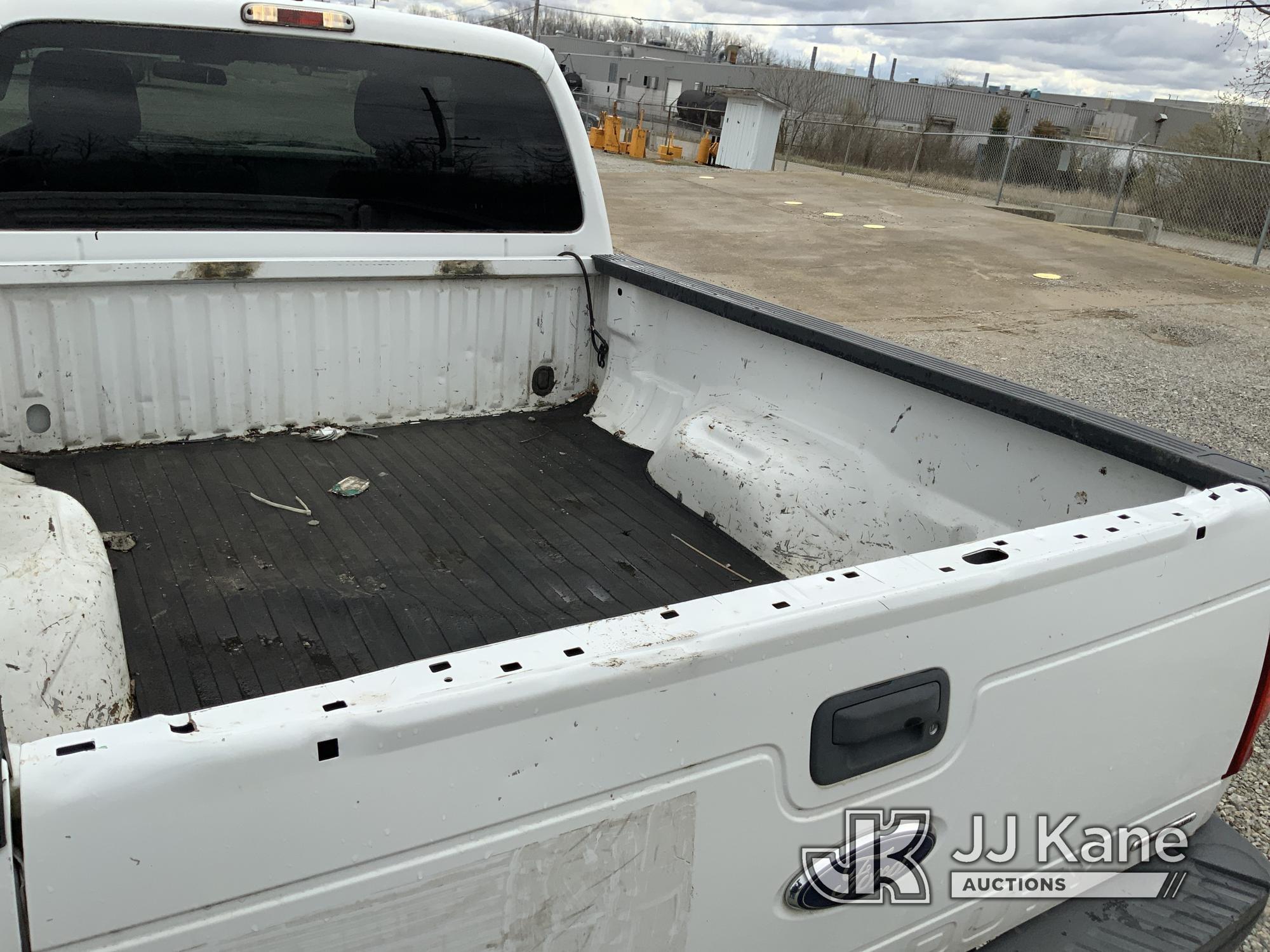 (Fort Wayne, IN) 2015 Ford F250 4x4 Extended-Cab Pickup Truck Runs & Moves, Check Engine Light On) (