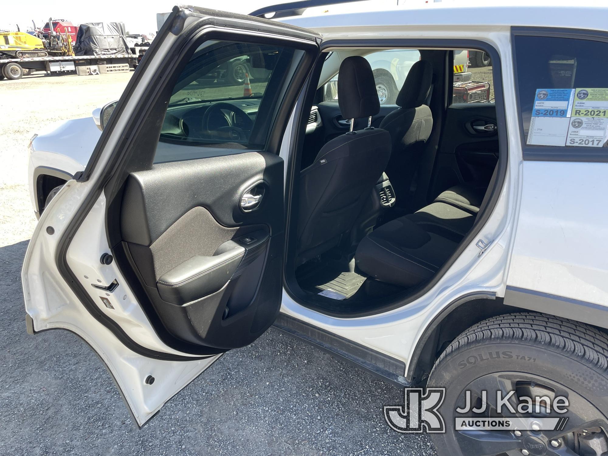 (Plymouth Meeting, PA) 2015 Jeep Cherokee Latitude 4x4 4-Door Sport Utility Vehicle Runs & Moves, Tr