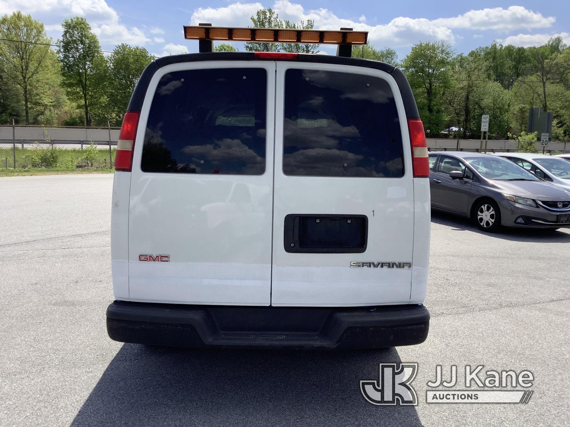 (Chester Springs, PA) 2009 GMC Savana G3500 Cargo Van Runs & Moves, Rust & Body Damage) (Inspection