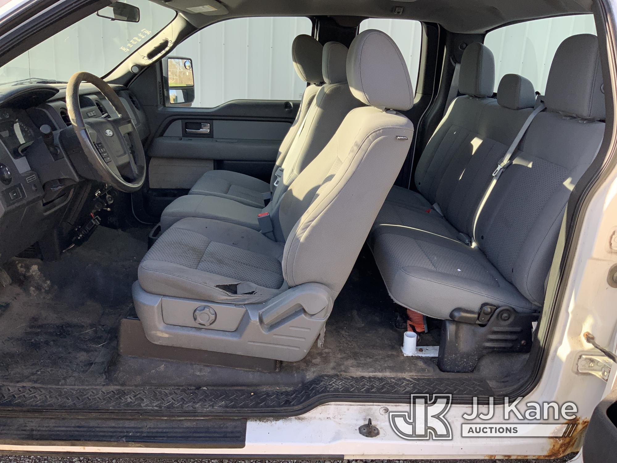 (Fort Wayne, IN) 2013 Ford F150 4x4 Extended-Cab Pickup Truck Not Running, Condition Unknown, No Cra