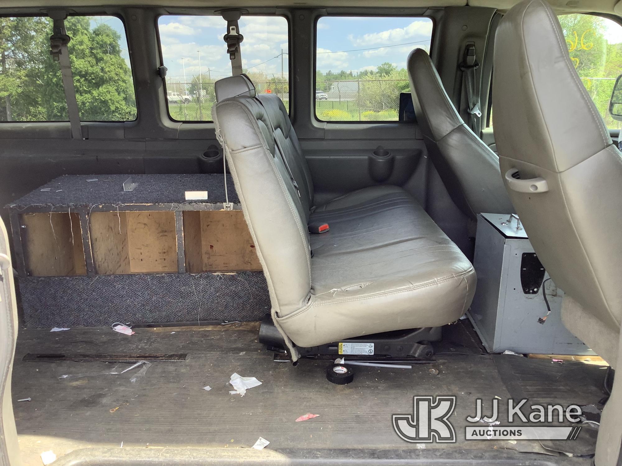 (Chester Springs, PA) 2009 GMC Savana G3500 Cargo Van Runs & Moves, Rust & Body Damage) (Inspection