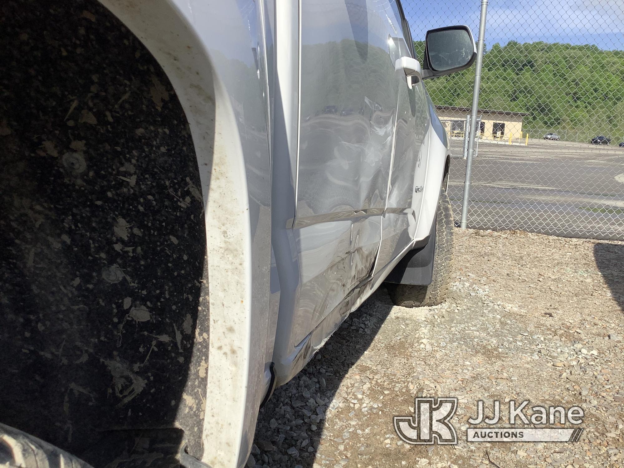(Smock, PA) 2016 GMC Canyon 4x4 Crew-Cab Pickup Truck Title Delay) (Wrecked, Runs, Not Moving, No St
