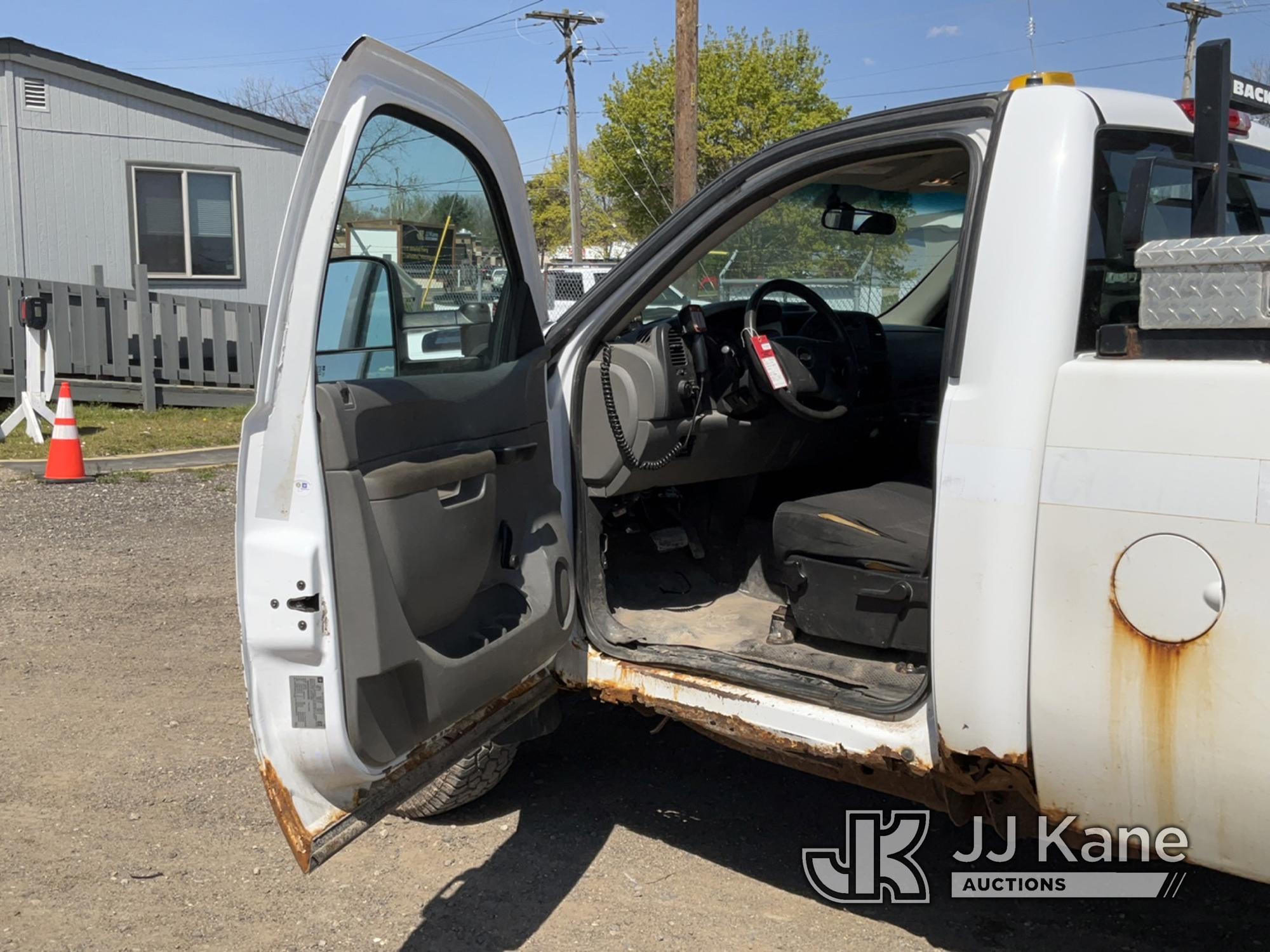 (Charlotte, MI) 2011 Chevrolet Silverado 2500HD 4x4 Pickup Truck Runs & Moves) (Rust, Seller States: