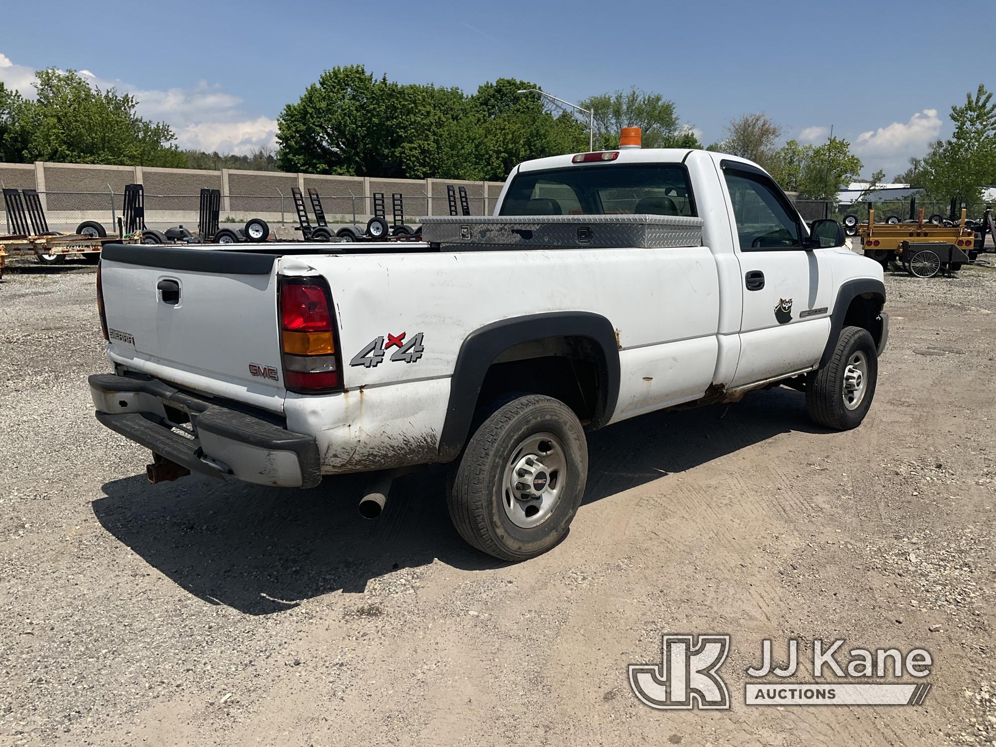 (Plymouth Meeting, PA) 2005 GMC Sierra 2500HD 4x4 Pickup Truck Runs & Moves, Check Engine Light On,