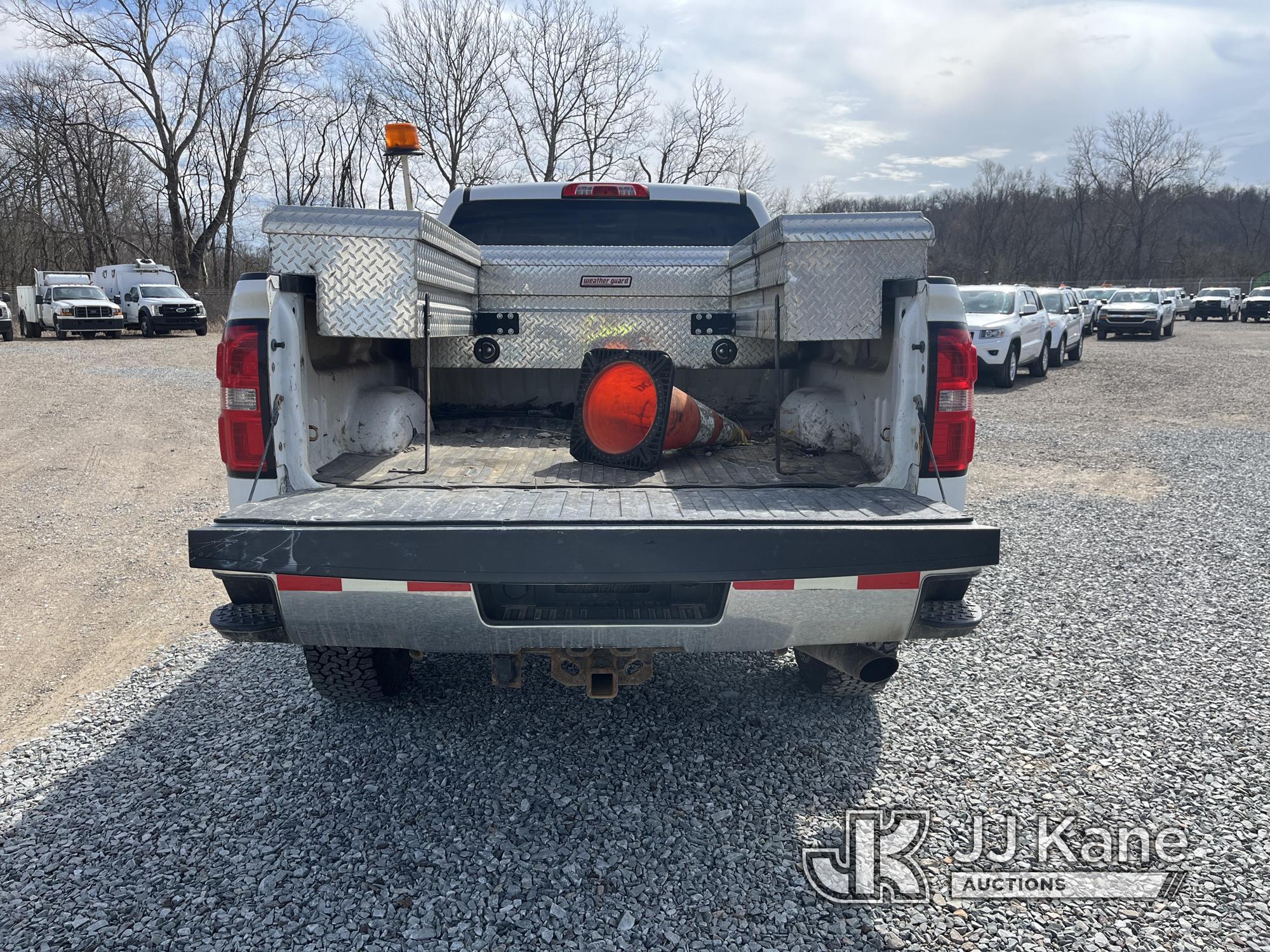 (Smock, PA) 2016 GMC Sierra 2500HD 4x4 Extended-Cab Pickup Truck Title Delay) (Runs & Moves, Rust Da