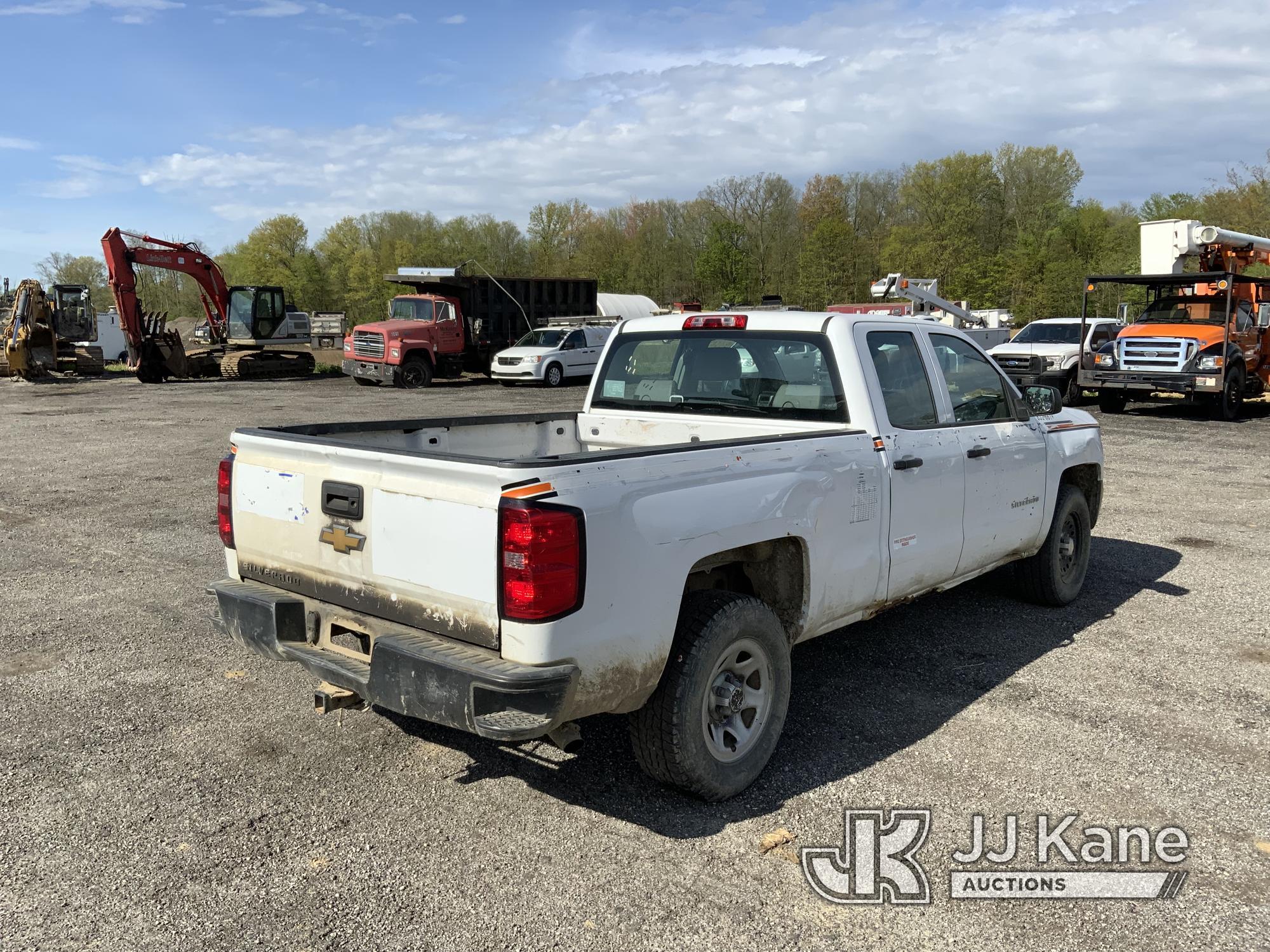 (Ashland, OH) 2016 Chevrolet Silverado 1500 4x4 Extended-Cab Pickup Truck Runs & Moves) (Engine Does