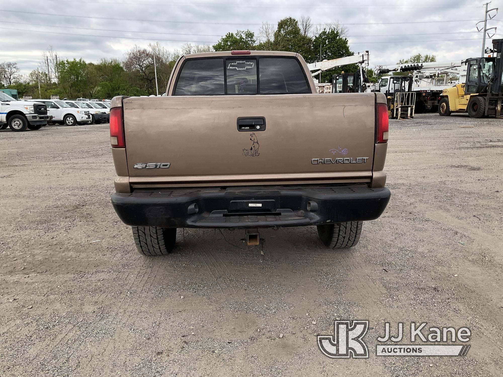 (Plymouth Meeting, PA) 2003 Chevrolet S10 4x4 Extended-Cab Pickup Truck