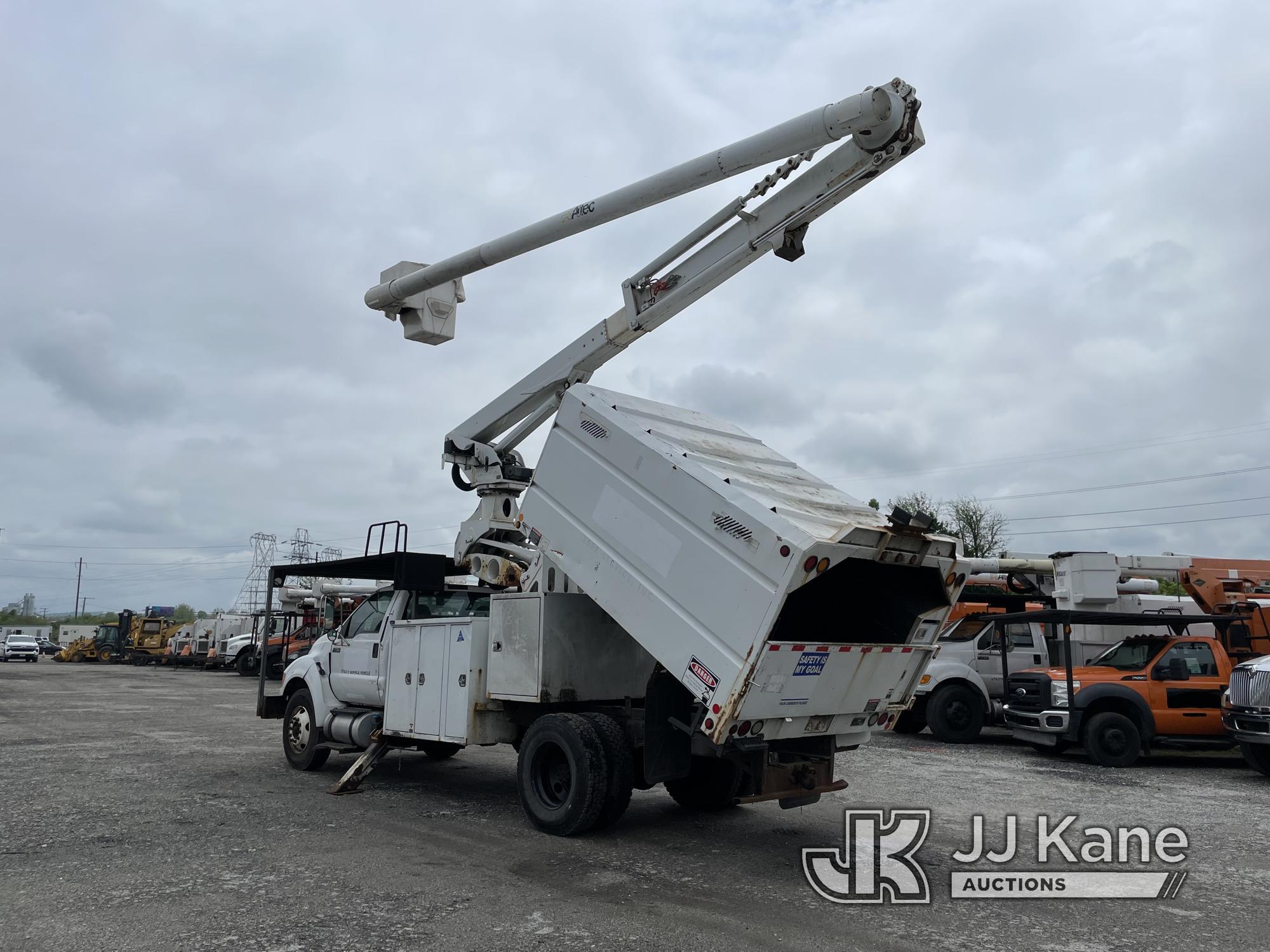 (Plymouth Meeting, PA) Altec LR760E70, Over-Center Elevator Bucket Truck mounted behind cab on 2013