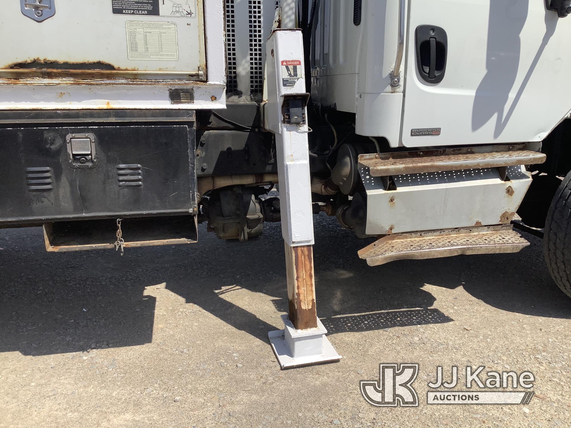 (Smock, PA) Altec LRV60-E70RM, Over-Center Elevator Bucket center mounted on 2012 Freightliner M2 10