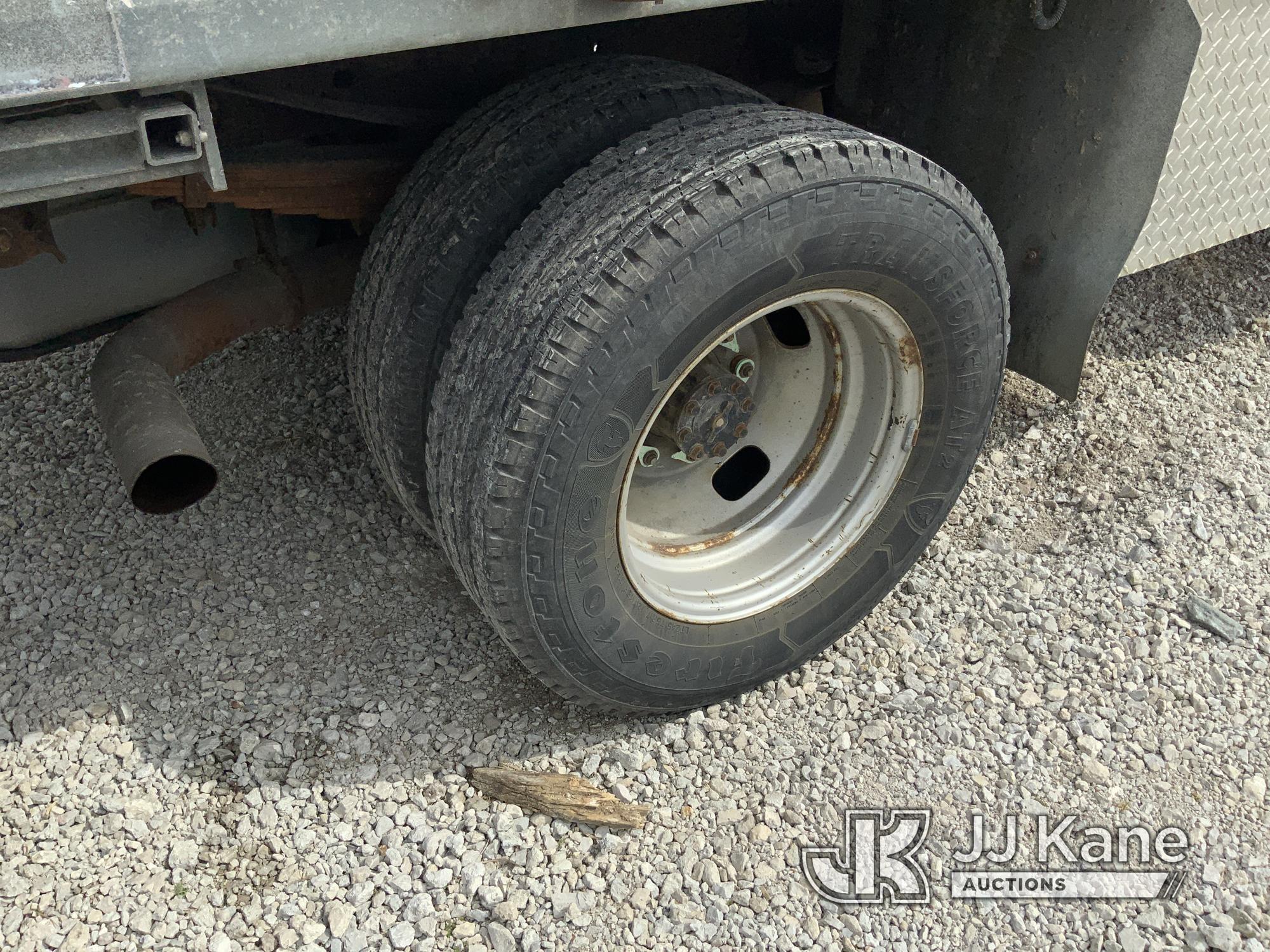 (Fort Wayne, IN) 2012 Ford F350 4x4 Flatbed Truck Runs) (Will Not Move, Bad Transmission