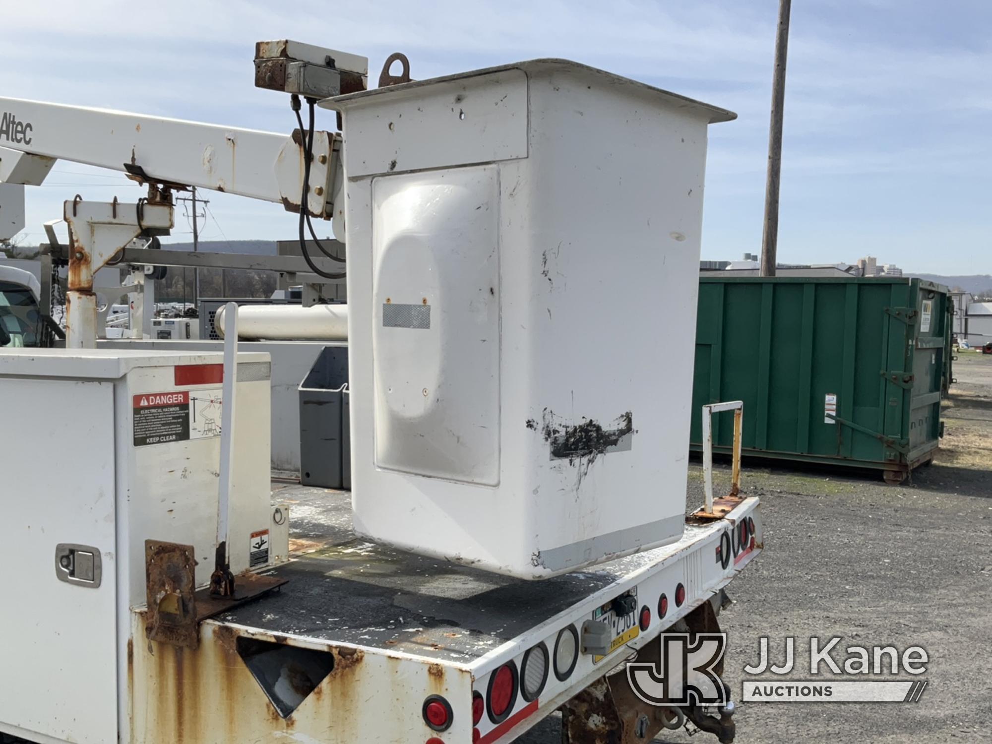 (Plains, PA) Altec AT200A, Telescopic Non-Insulated Bucket Truck mounted on 2014 Ford F450 Service T