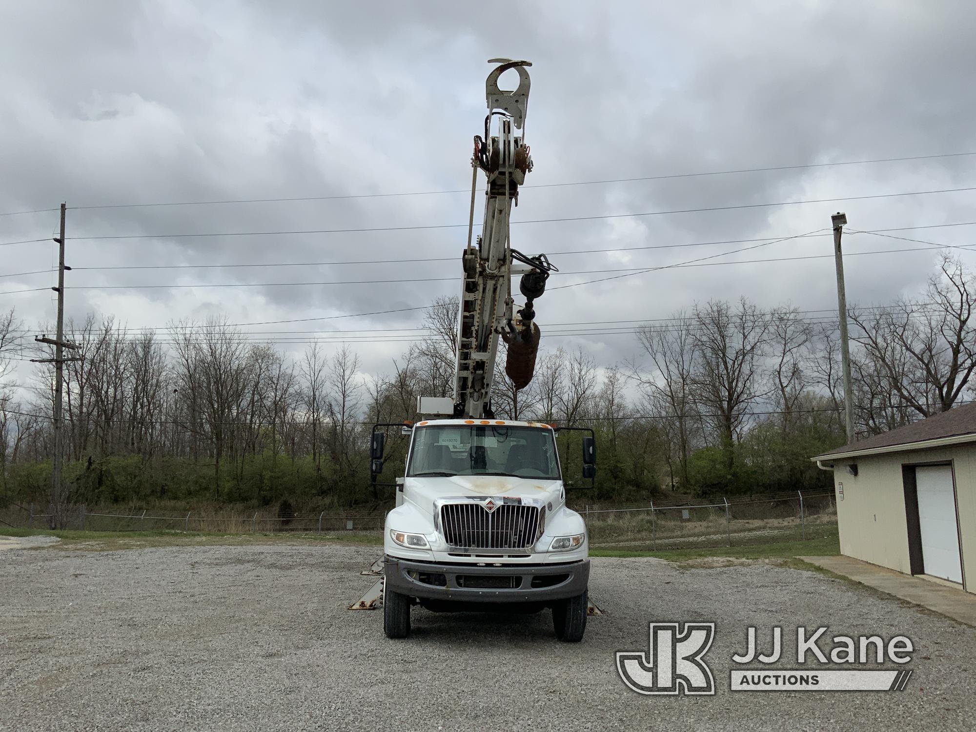 (Fort Wayne, IN) Altec DC47-TR, Digger Derrick rear mounted on 2018 International Durastar 4300 Util