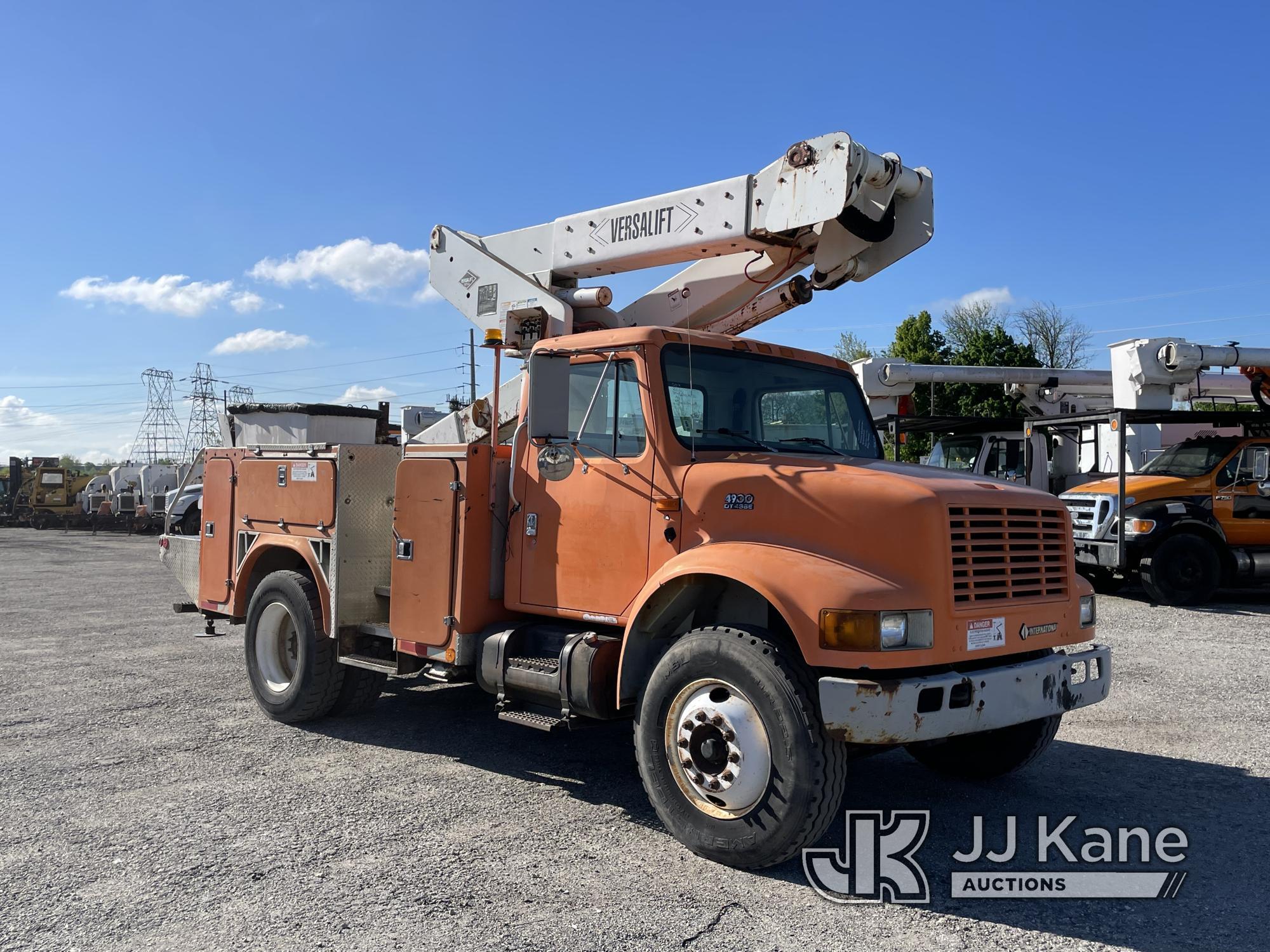 (Plymouth Meeting, PA) Versalift VST5000I, Articulating & Telescopic Bucket Truck mounted behind cab