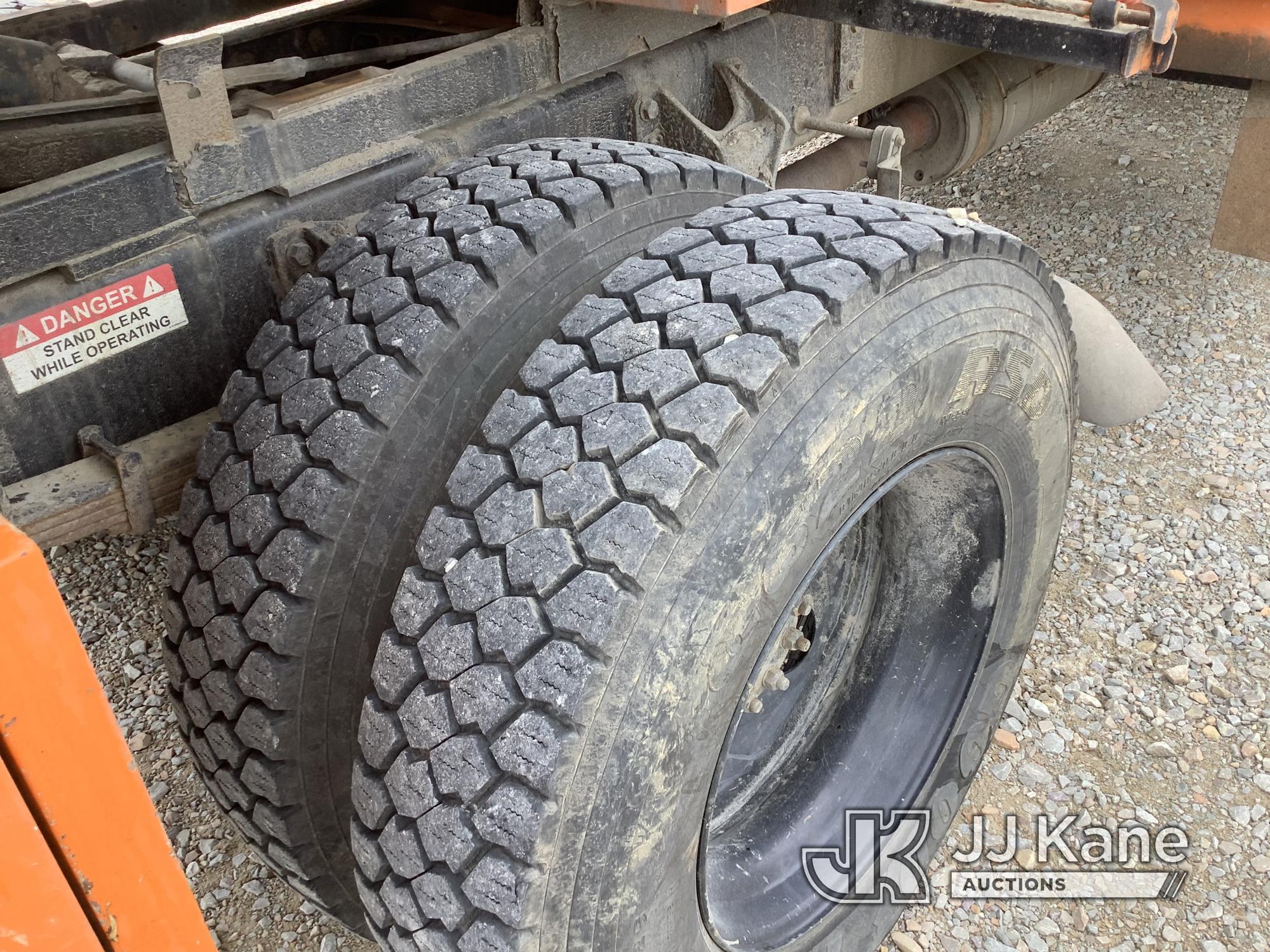 (Smock, PA) Altec LR760E70, Over-Center Elevator Bucket mounted behind cab on 2013 Ford F750 Chipper