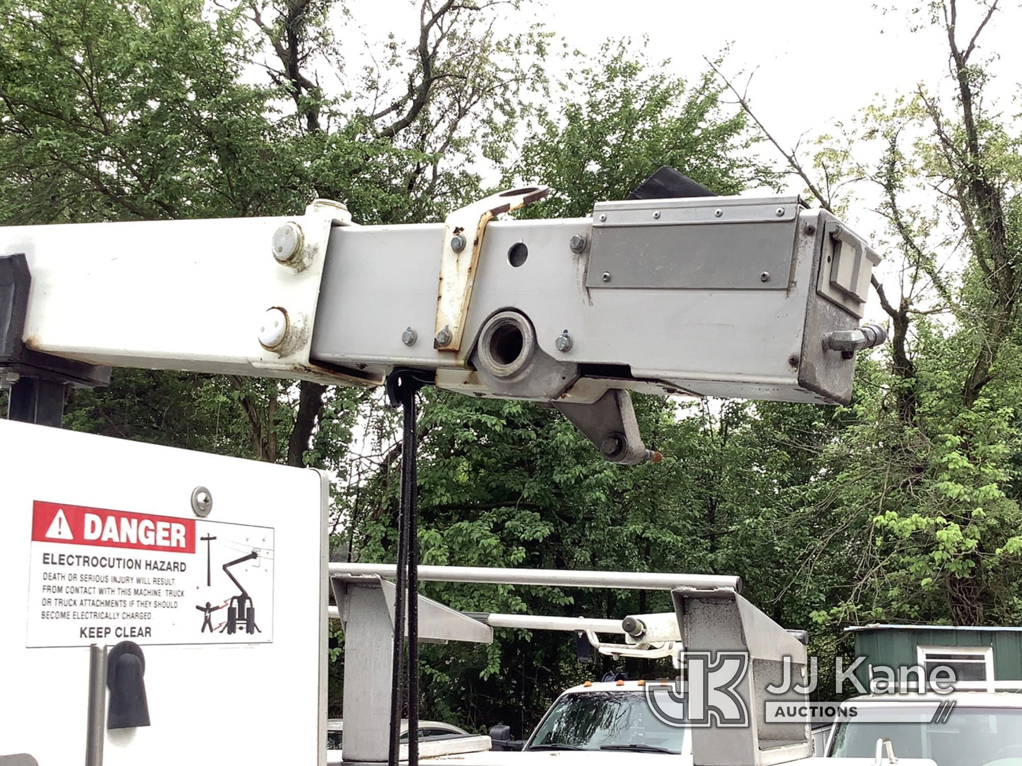 (Harmans, MD) Versalift TEL29N-03, Articulating & Telescopic Bucket mounted on 2011 Ford F350 Utilit