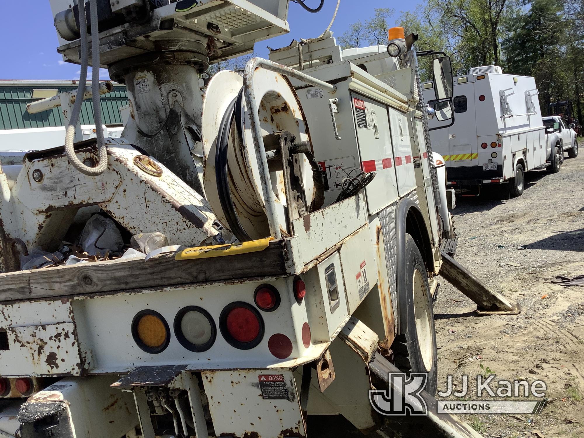 (Harmans, MD) Altec DL42T, Digger Derrick rear mounted on 2005 International 4400 Service Truck Runs