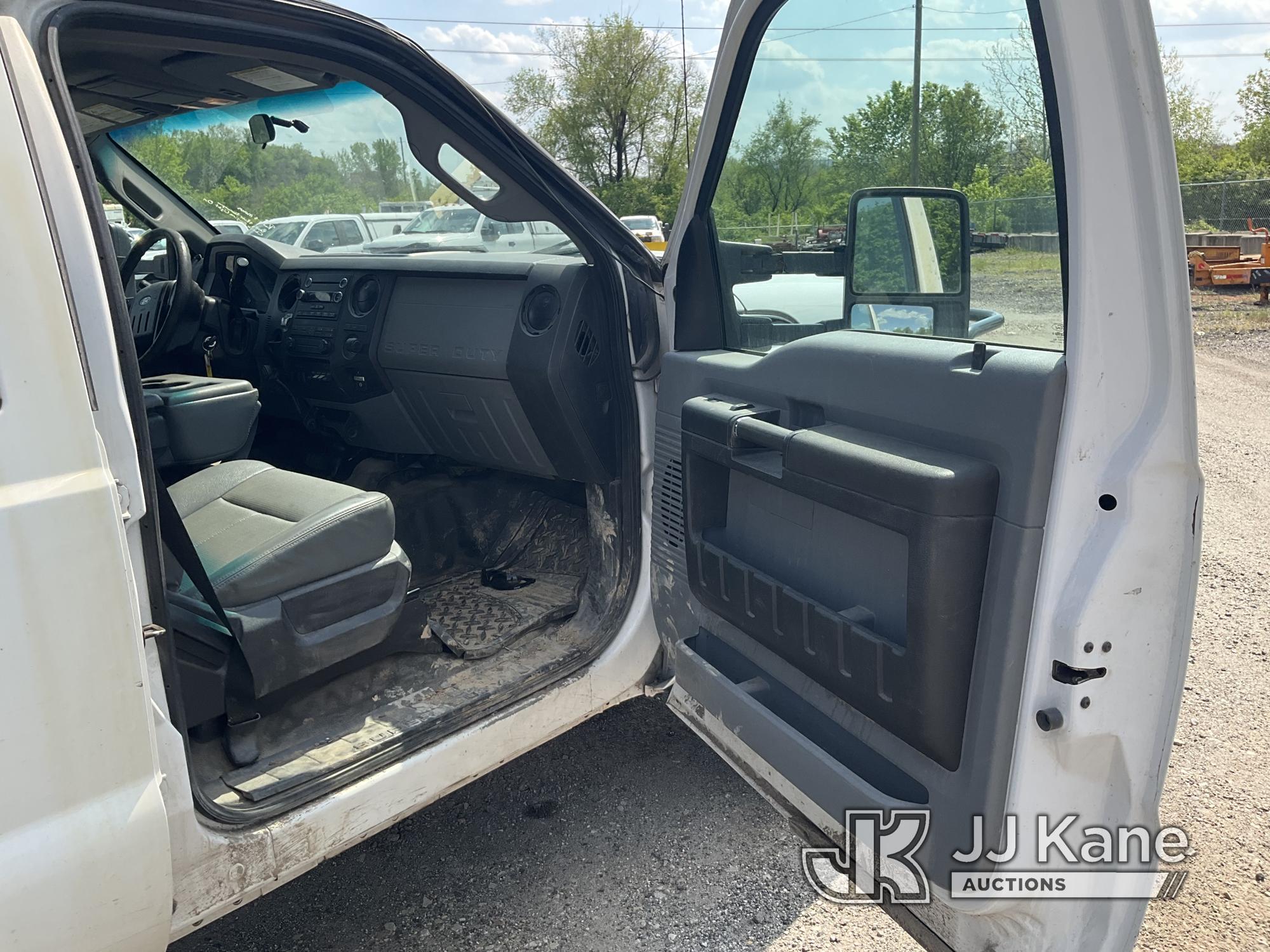 (Plymouth Meeting, PA) 2016 Ford F550 4x4 Crew-Cab Flatbed Truck Runs & Moves, Body & Rust Damage, C