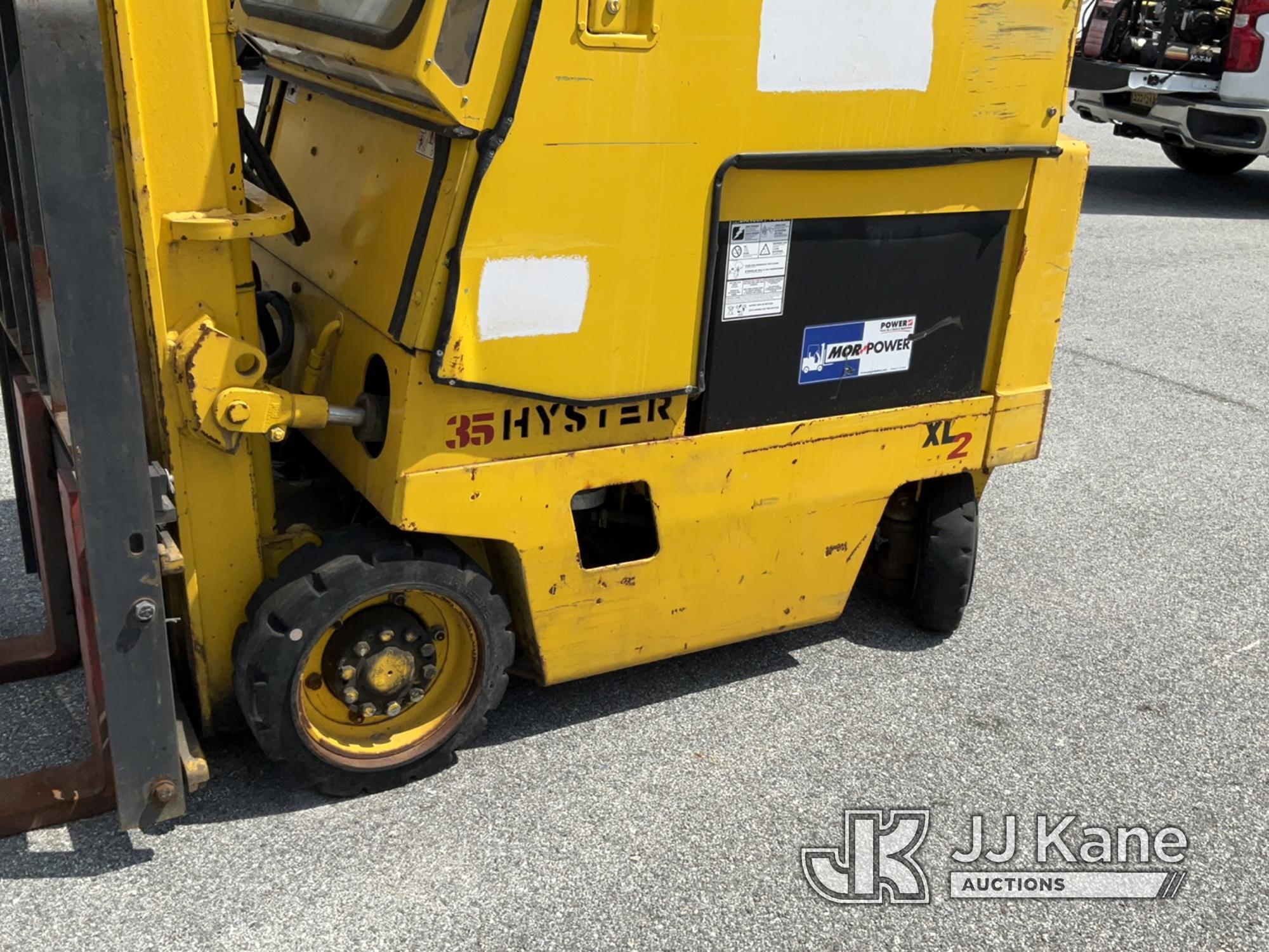 (Chester Springs, PA) Hyster E35XL Solid Tired Forklift Batteries Bad, Not Operating, Condition Unkn