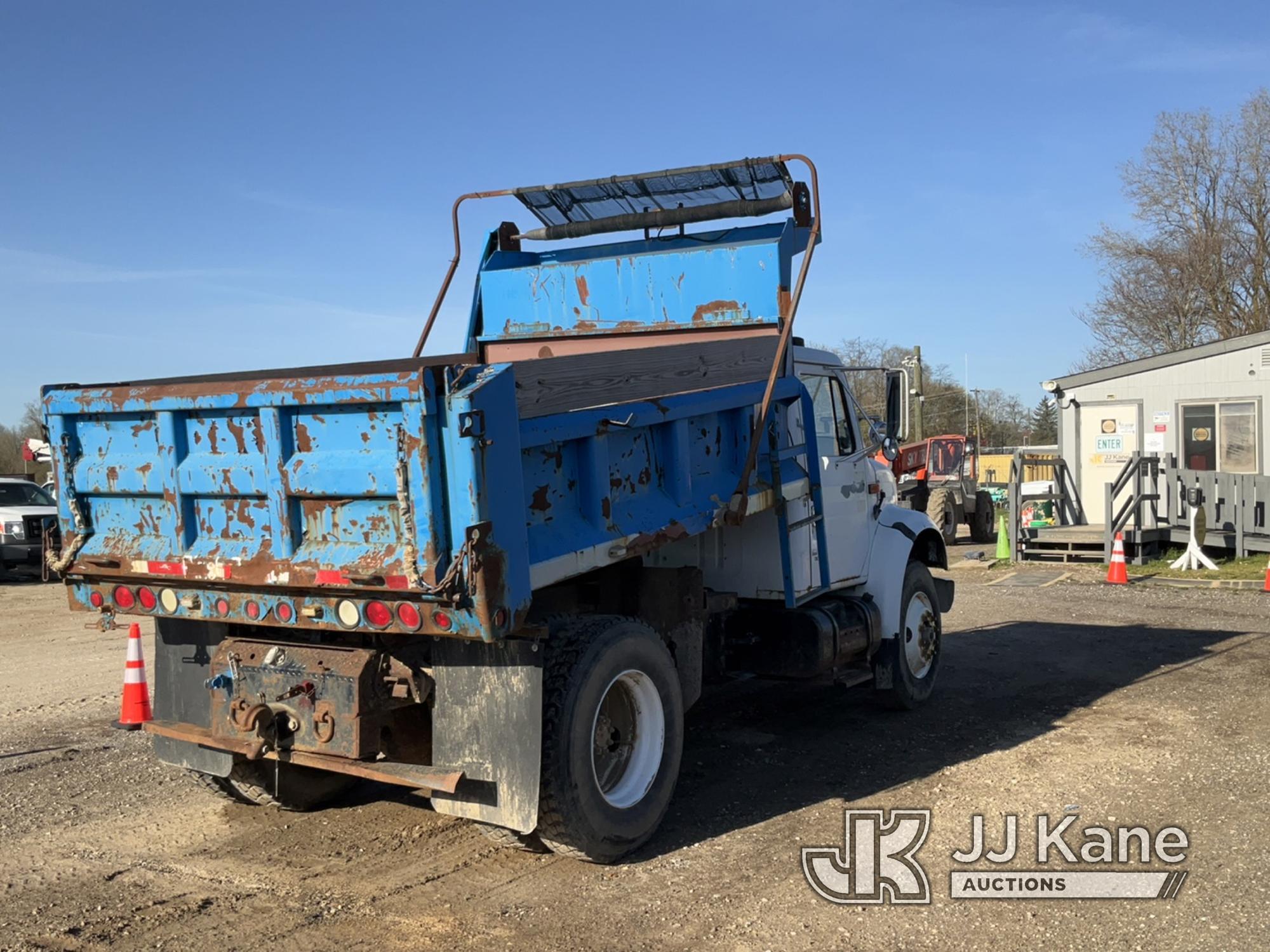 (Charlotte, MI) 1992 International 4900 Dump Truck Runs, Moves, Dump Operates