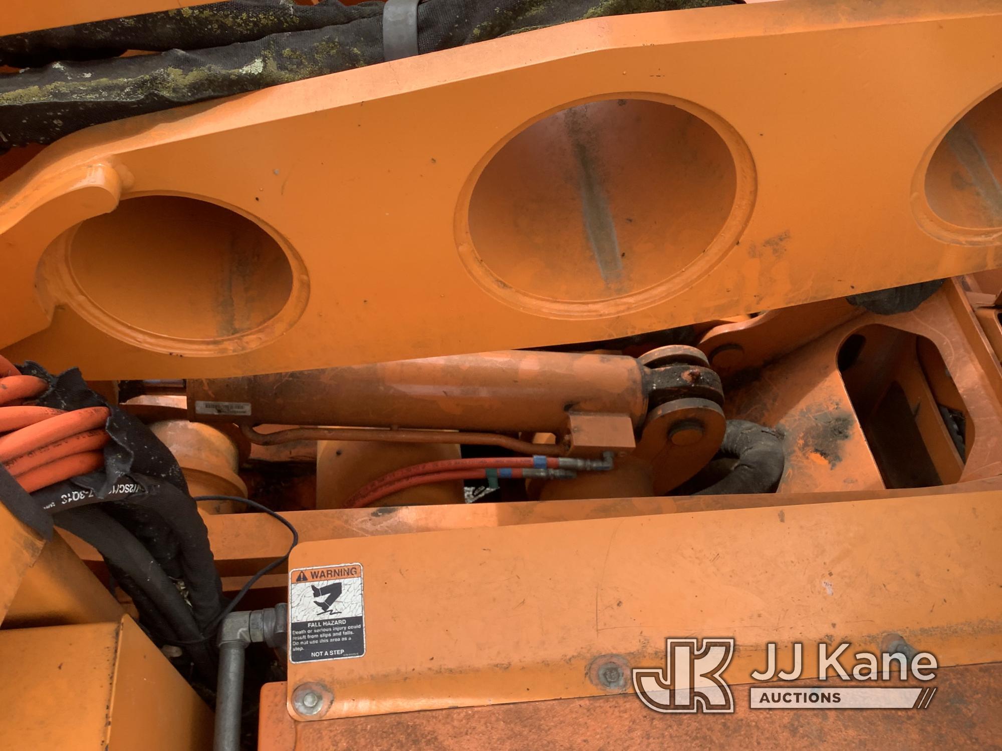 (Smock, PA) Altec LR760E70, Over-Center Elevator Bucket mounted behind cab on 2013 Ford F750 Chipper