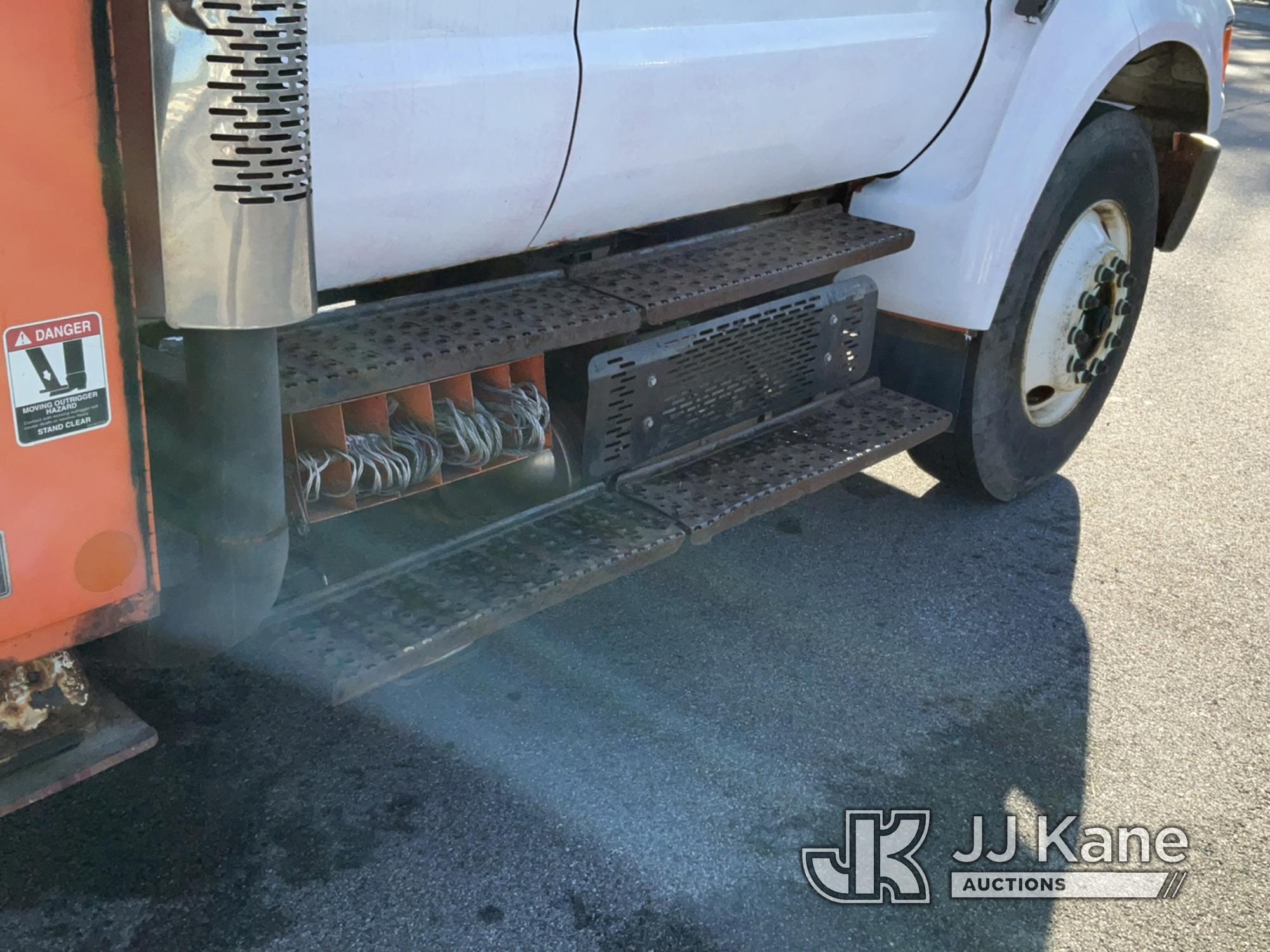 (Chester Springs, PA) Altec L42A, Over-Center Bucket Truck center mounted on 2011 Ford F750 Extended