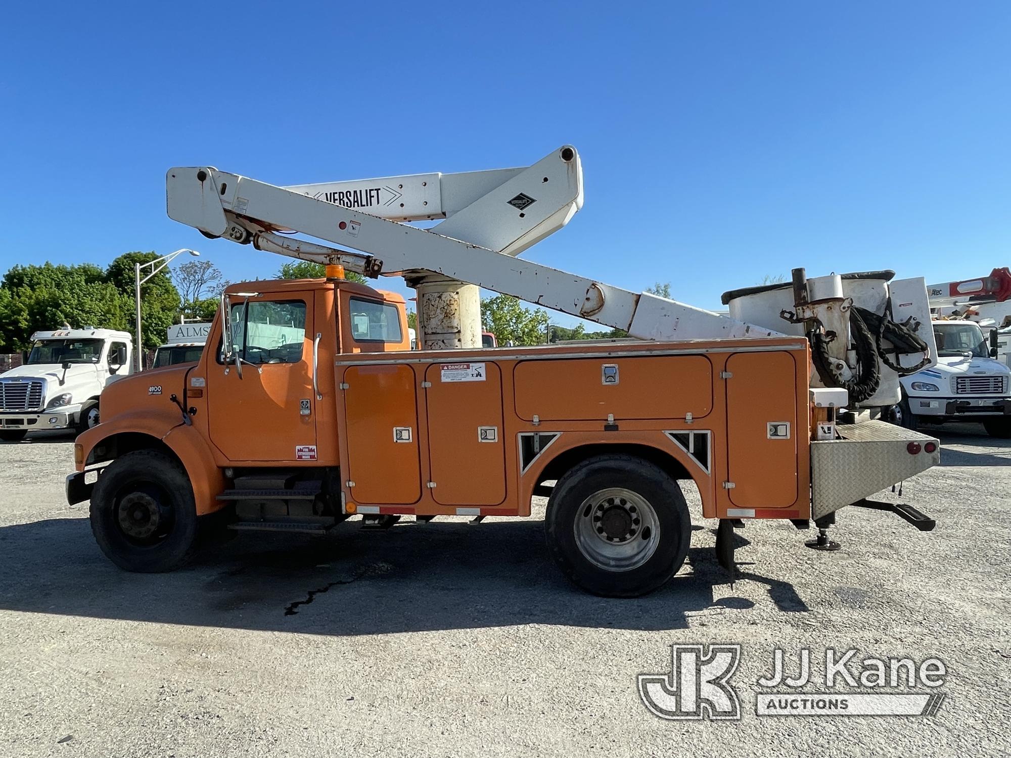 (Plymouth Meeting, PA) Versalift VST5000I, Articulating & Telescopic Bucket Truck mounted behind cab
