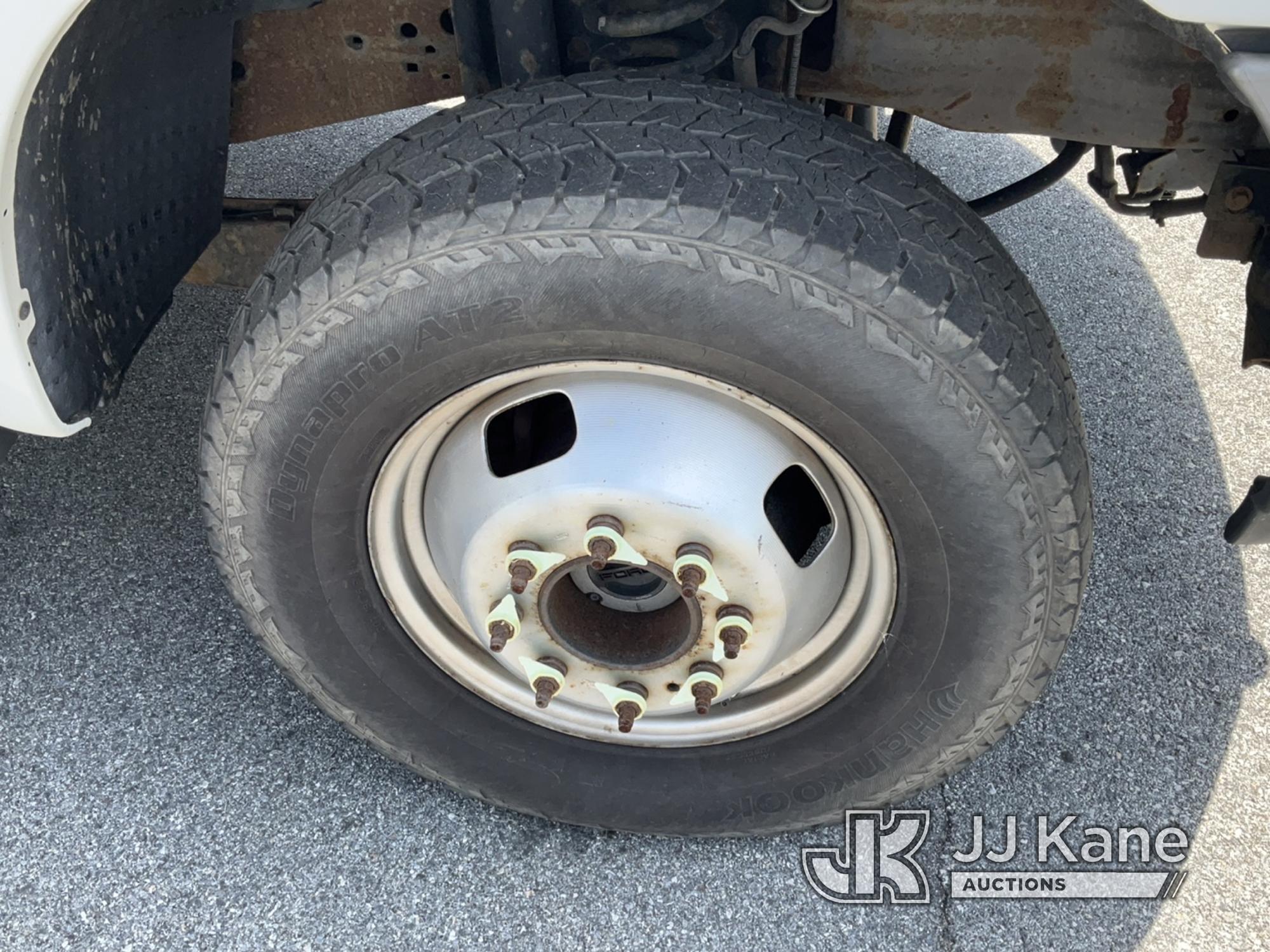 (Chester Springs, PA) 2005 Ford F350 4x4 Service Truck Runs Rough & Moves, Body & Rust Damage, Liftg