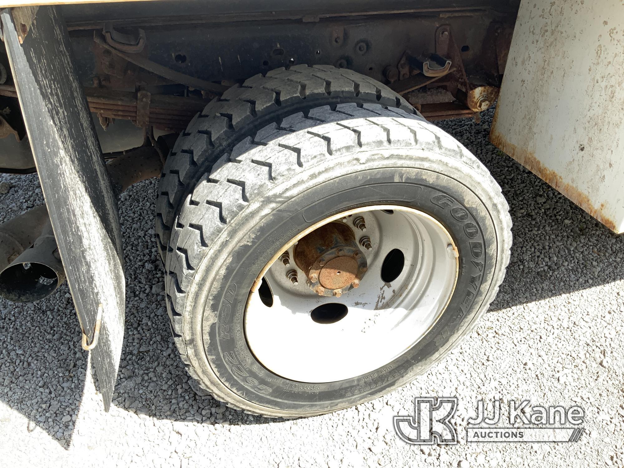 (Fort Wayne, IN) 2013 Ford F550 4x4 Crew-Cab Chipper Dump Truck Runs & Moves) (Dump Inoperable, Chec