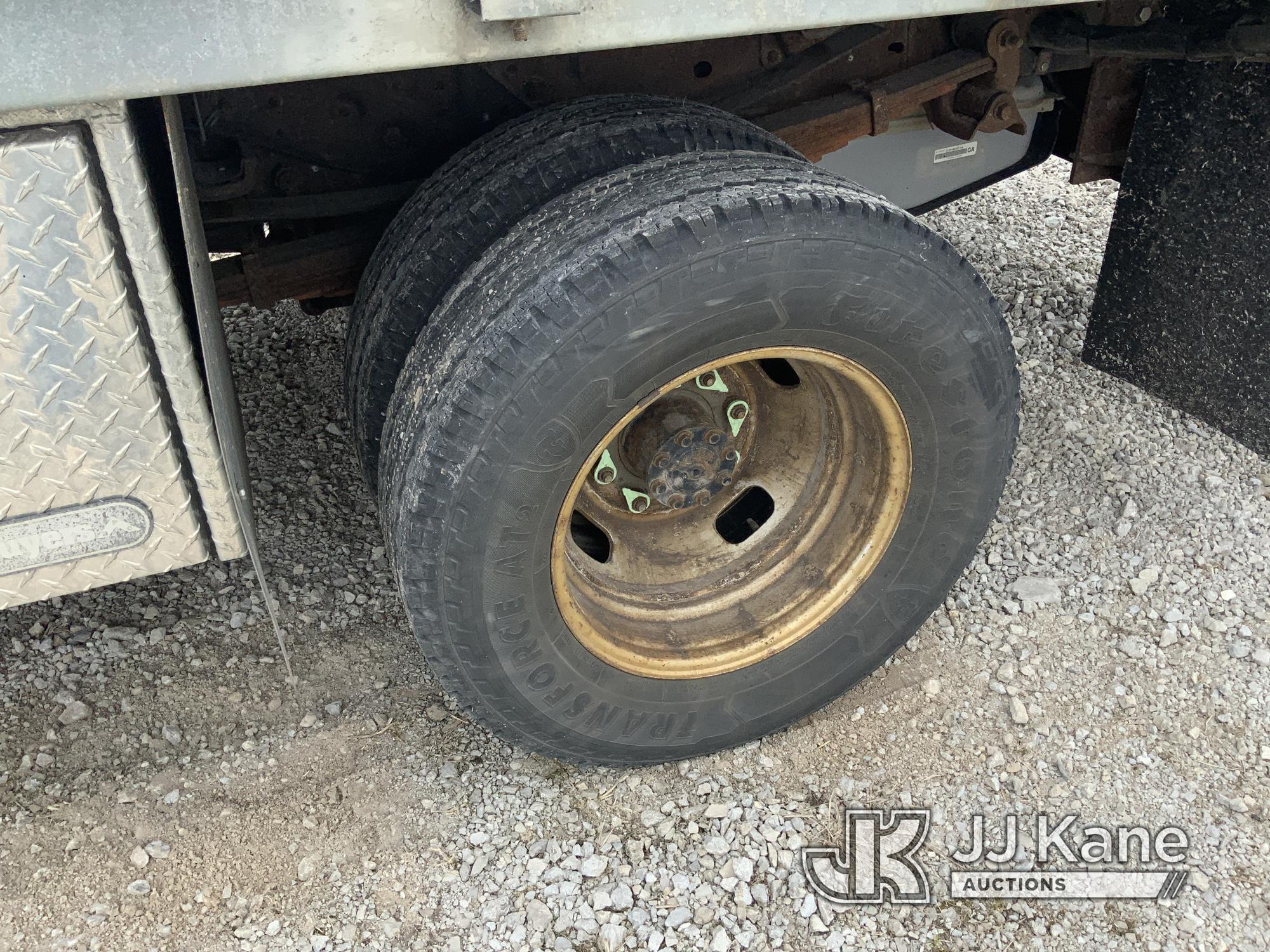 (Fort Wayne, IN) 2012 Ford F350 4x4 Flatbed Truck Runs) (Will Not Move, Bad Transmission