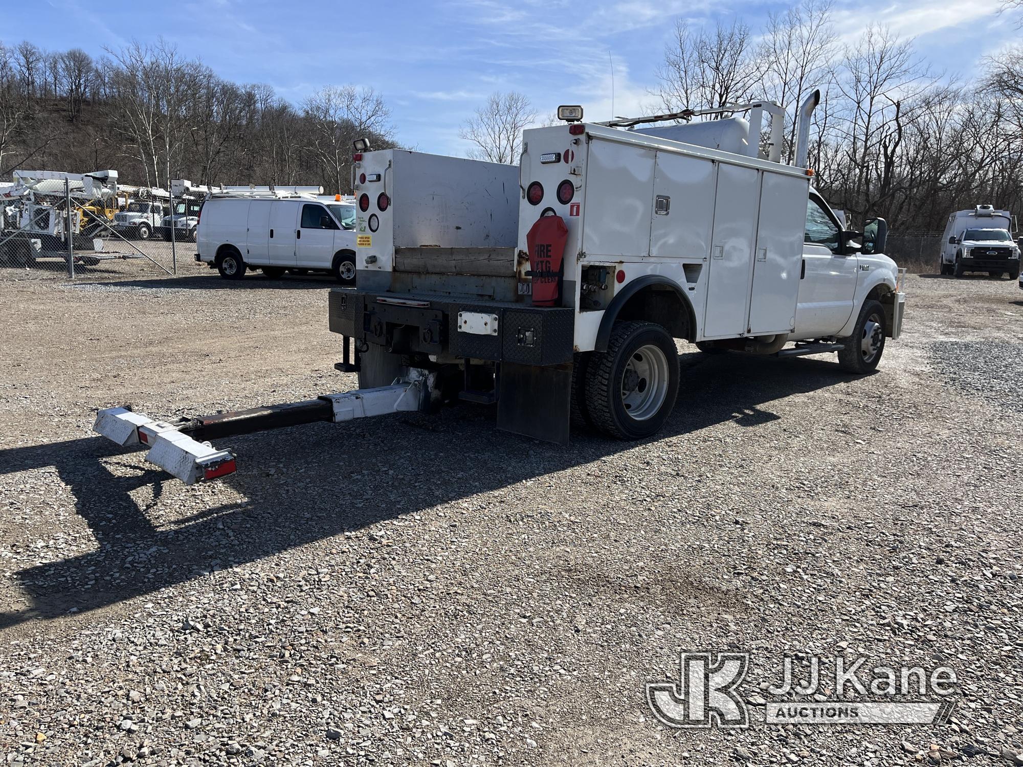 (Smock, PA) 1999 Ford F550 4x4 Tow Truck Runs, Moves & Operates, Rust Damage