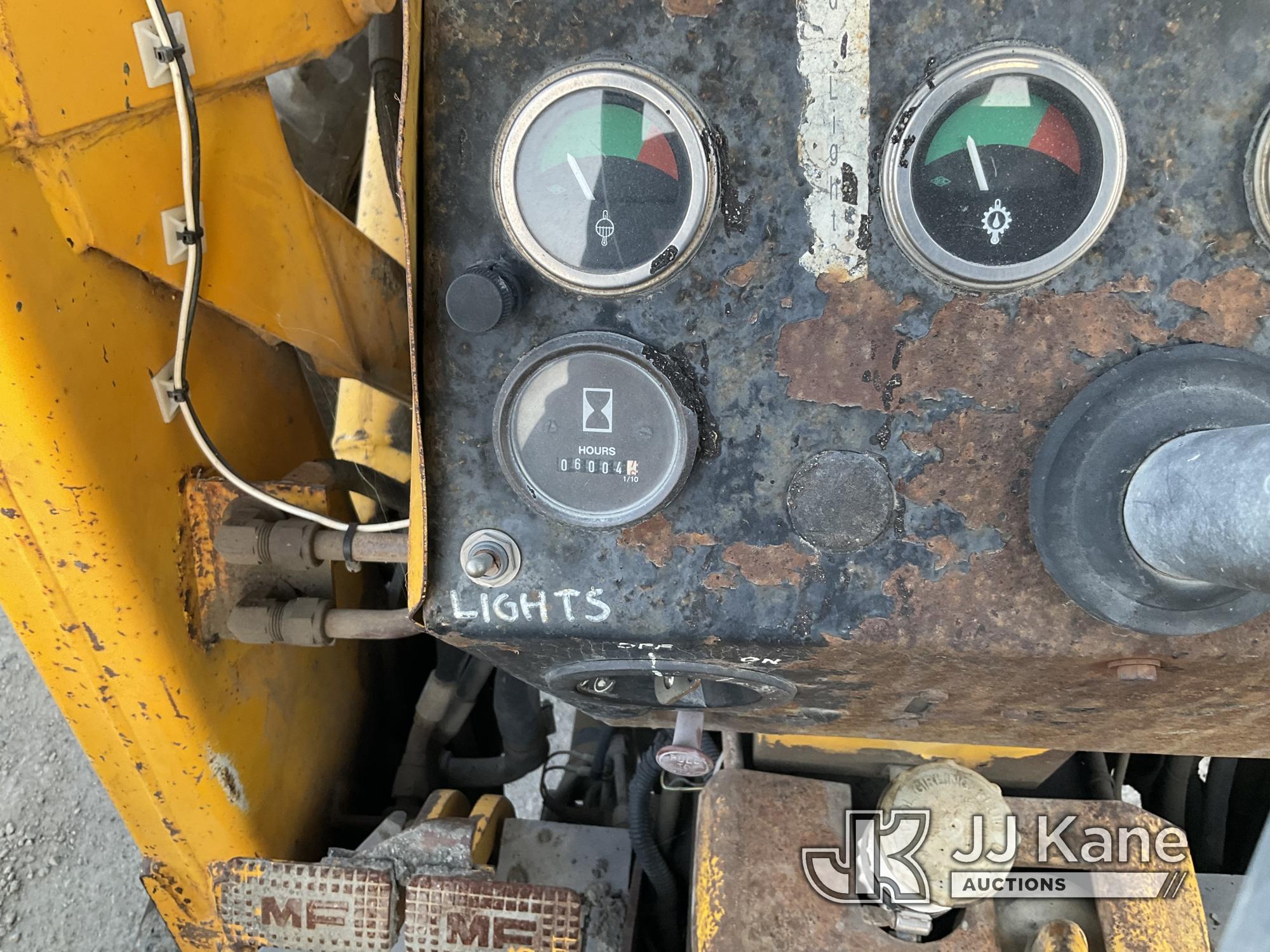 (Jurupa Valley, CA) 1994 Massey Ferguson 50EX Tractor Loader Runs & Moves Stater Gets Stuck