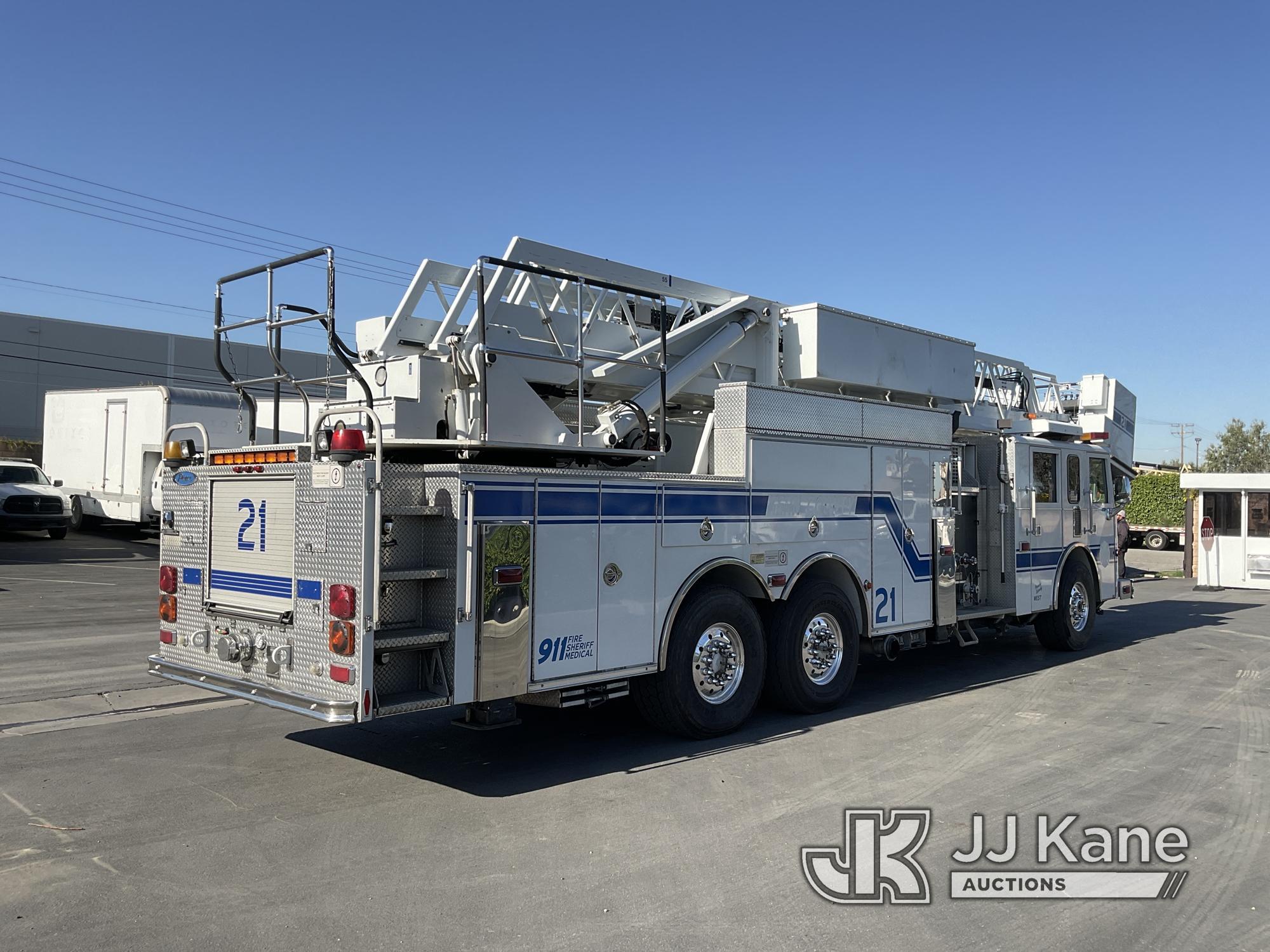 (Jurupa Valley, CA) 2000 Pierce Model Tilt Cab T/A Ladder/Fire Truck Runs & Moves