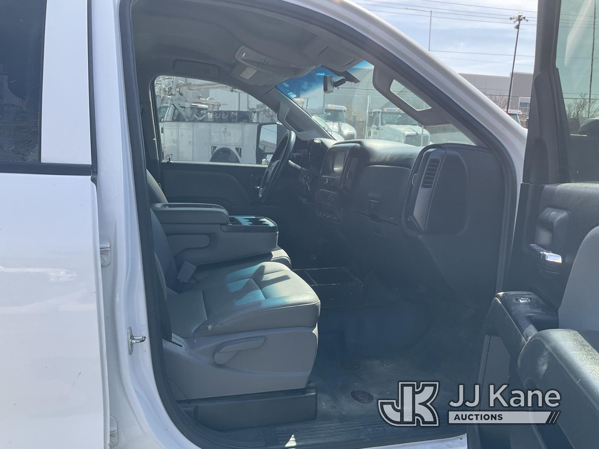 (Jurupa Valley, CA) 2019 Chevrolet Silverado 2500HD 4x4 Crew-Cab Pickup Truck Runs & Moves