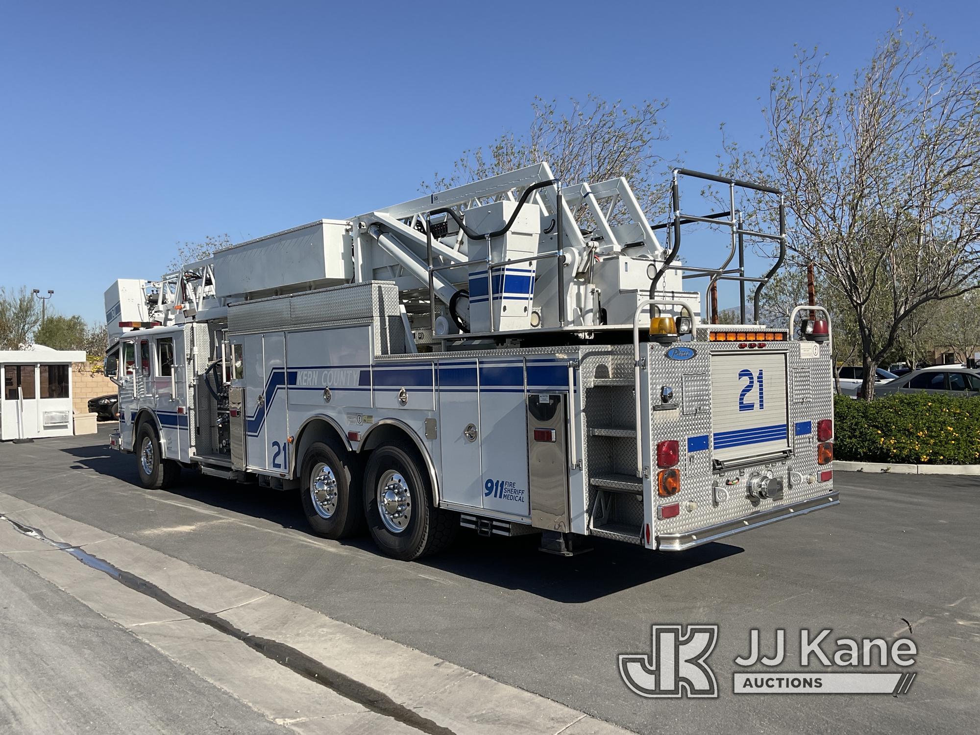 (Jurupa Valley, CA) 2000 Pierce Model Tilt Cab T/A Ladder/Fire Truck Runs & Moves