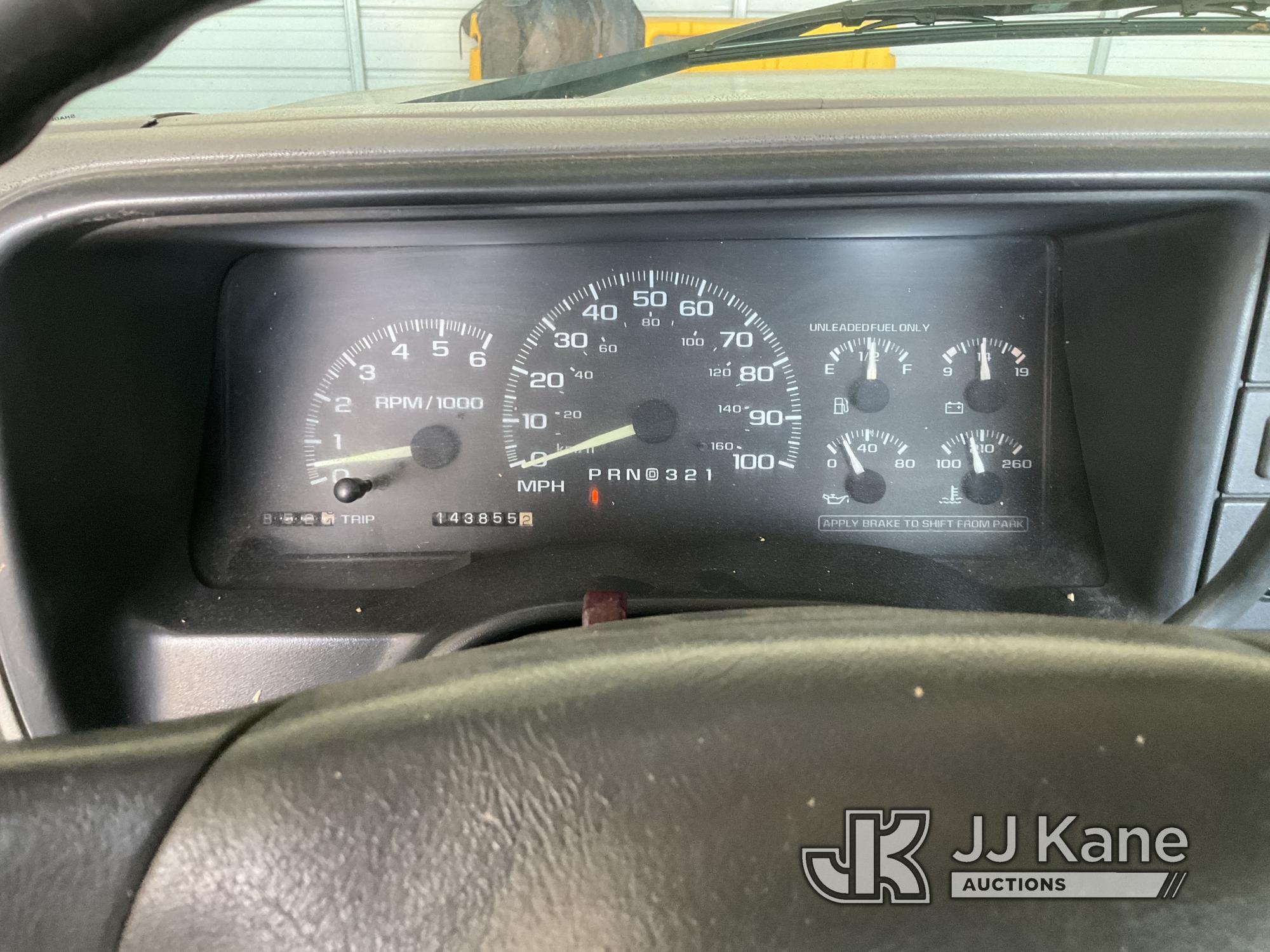 (Jurupa Valley, CA) 2000 Chevrolet 3500 Regular Cab Pickup 2-DR Runs & Moves Missing GVWR Sticker, N