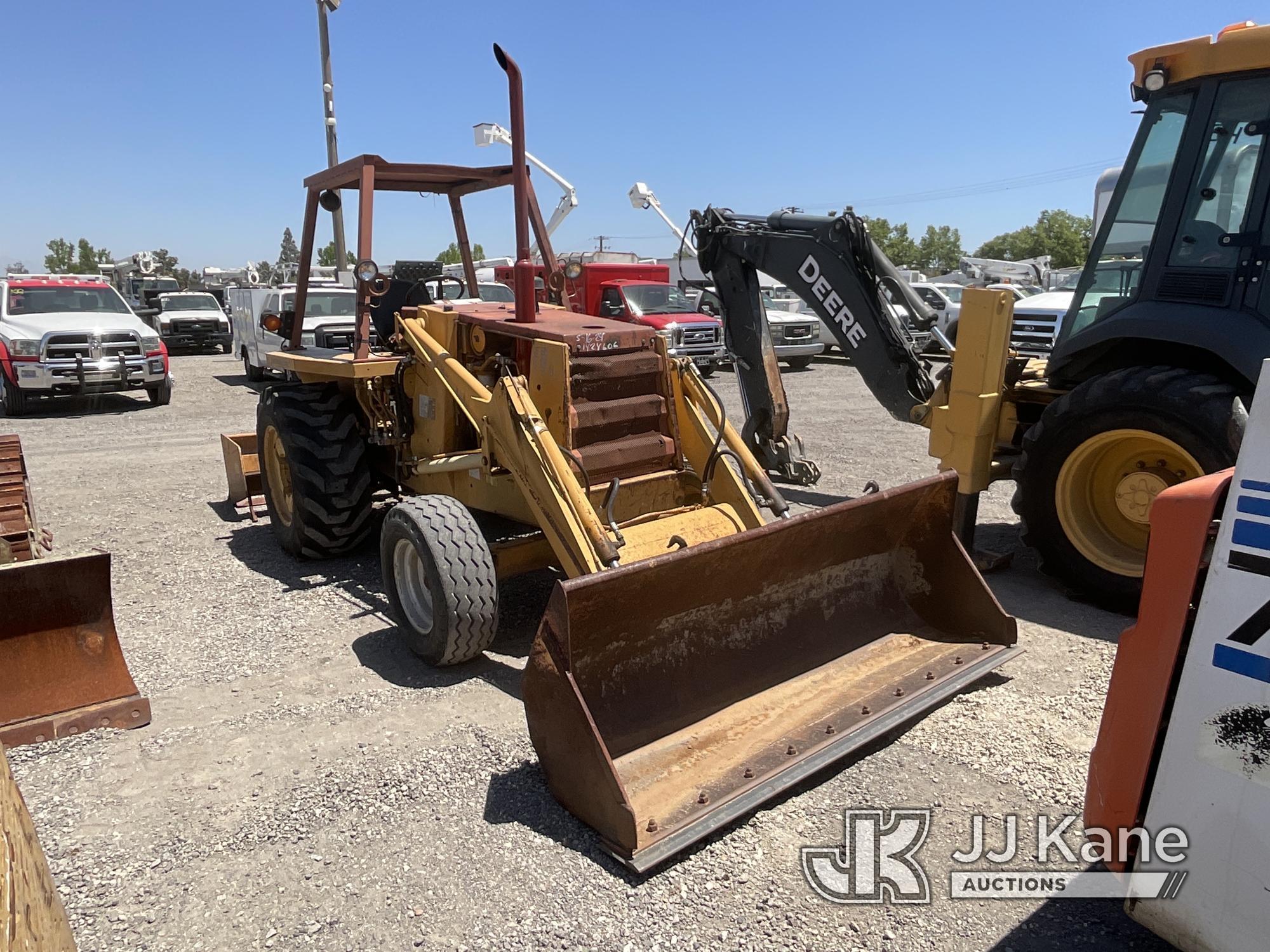 (Jurupa Valley, CA) 1989 Case Tractor Utility Tractor Loader Runs & Moves