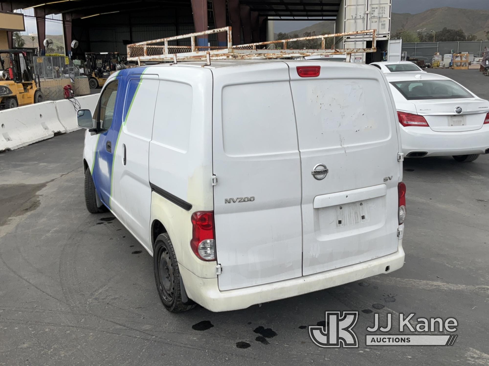 (Jurupa Valley, CA) 2015 Nissan NV200 Mini Passenger Van Runs, Transmission Slips, Must Be Towed, Pa