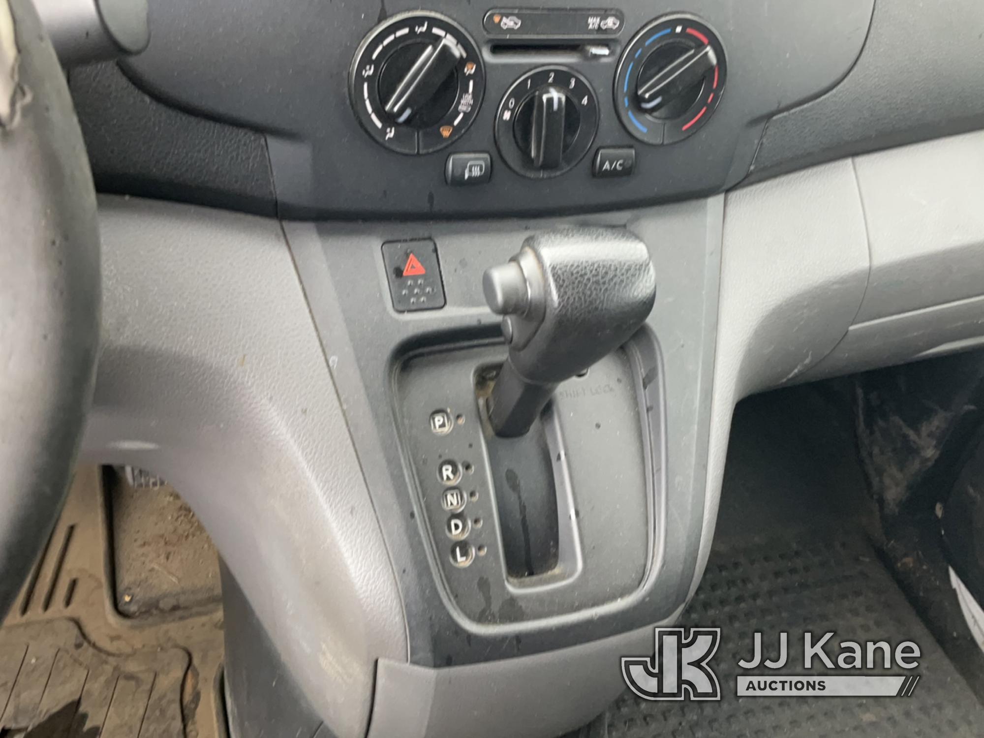 (Jurupa Valley, CA) 2015 Nissan NV200 Mini Passenger Van Runs, Transmission Slips, Must Be Towed, Pa