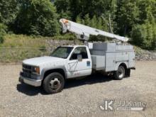 Altec AT200, Telescopic Non-Insulated Bucket Truck mounted behind cab on 2002 Chevrolet Silverado 35