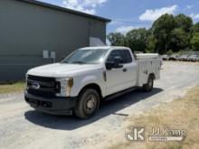 2018 Ford F250 Extended-Cab Service Truck Runs & Moves) (Minor Body Damage