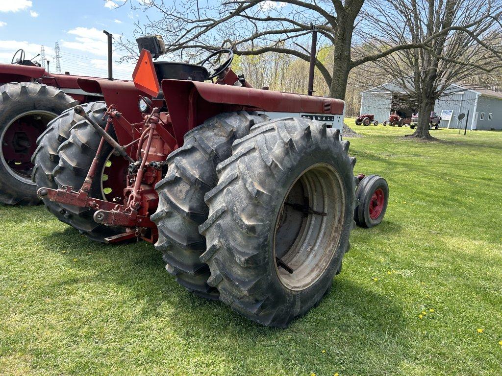 INTERNATIONAL MCCORMICK FARMALL 706 TRACTOR, DIESEL, 3PT, 540 & 1000 PTO, 2-REMOTES, 16.9-34 REAR DU