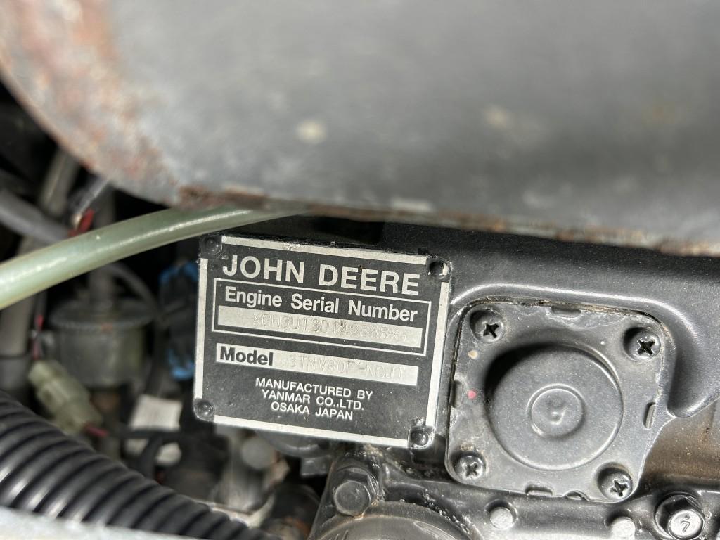 JOHN DEERE 1025R TRACTOR, CAB, HEAT/AC, 4WD, YANMAR 1.267L DIESEL, 3PT, PTO, 2 MIDDLE HYDRAULIC OUTL