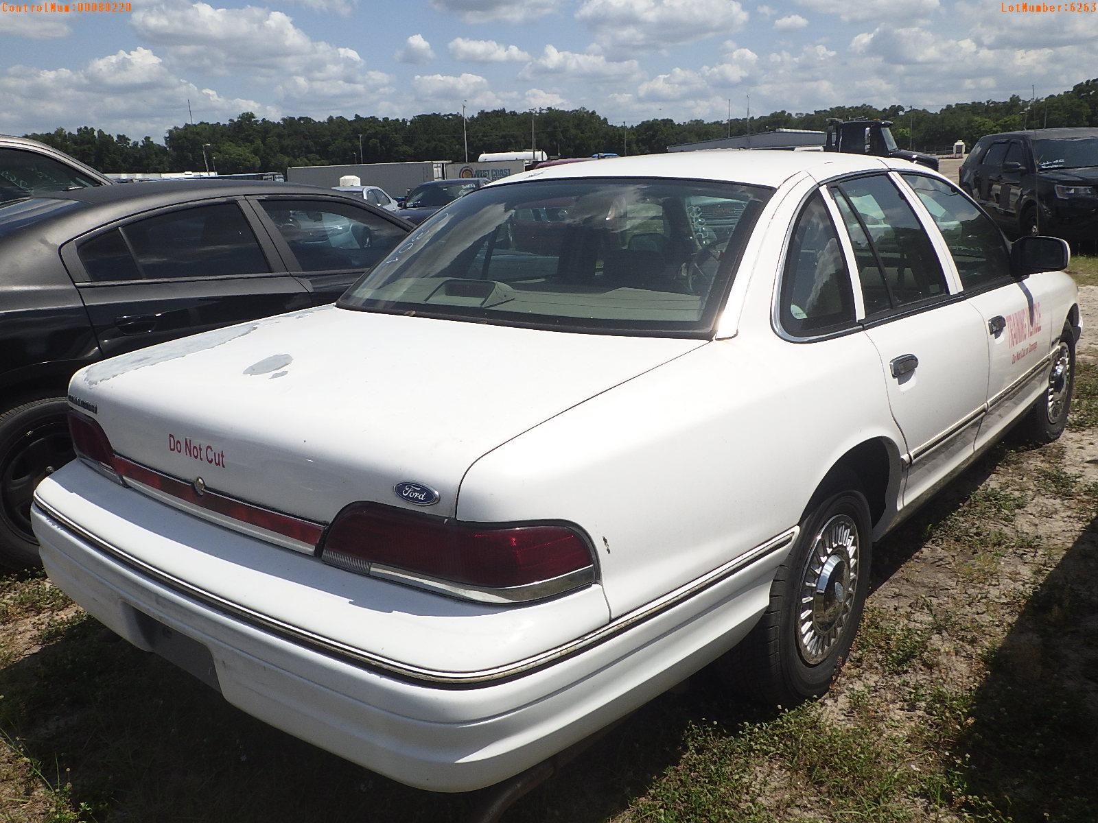 5-06263 (Cars-Sedan 4D)  Seller: Gov-City Of Clearwater 1994 FORD CROWNVIC