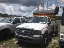 7-08215 (Trucks-Aerial lift)  Seller: Florida State D.O.T. 2005 FORD F450