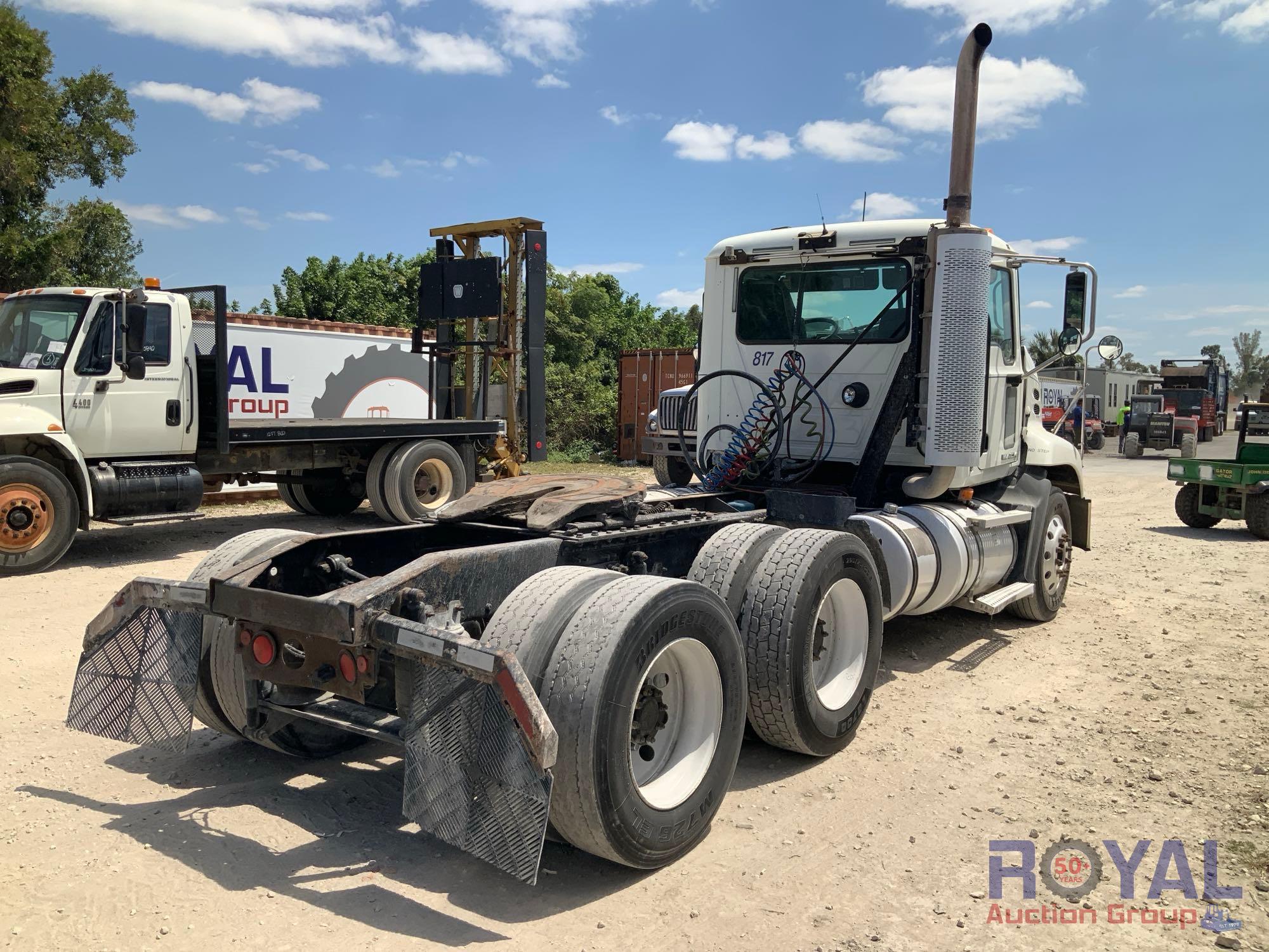 2008 Mack CXU613 Daycab T/A Truck Tractor