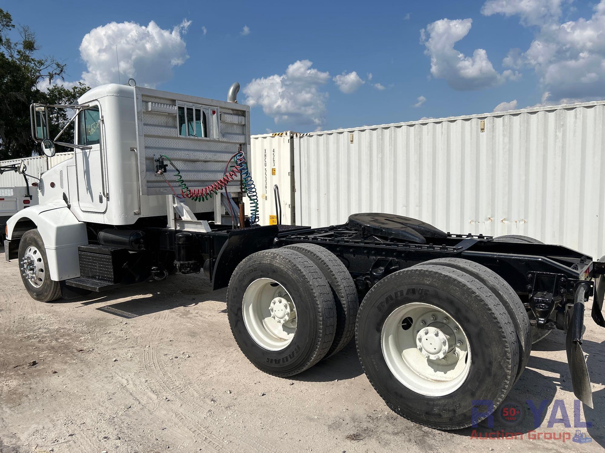 2001 Peterbilt 385 T/A Daycab Truck Tractor