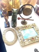 Egyptian figurines and frames
