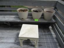 SMALL TABLE  3 PLANTERS  16 T